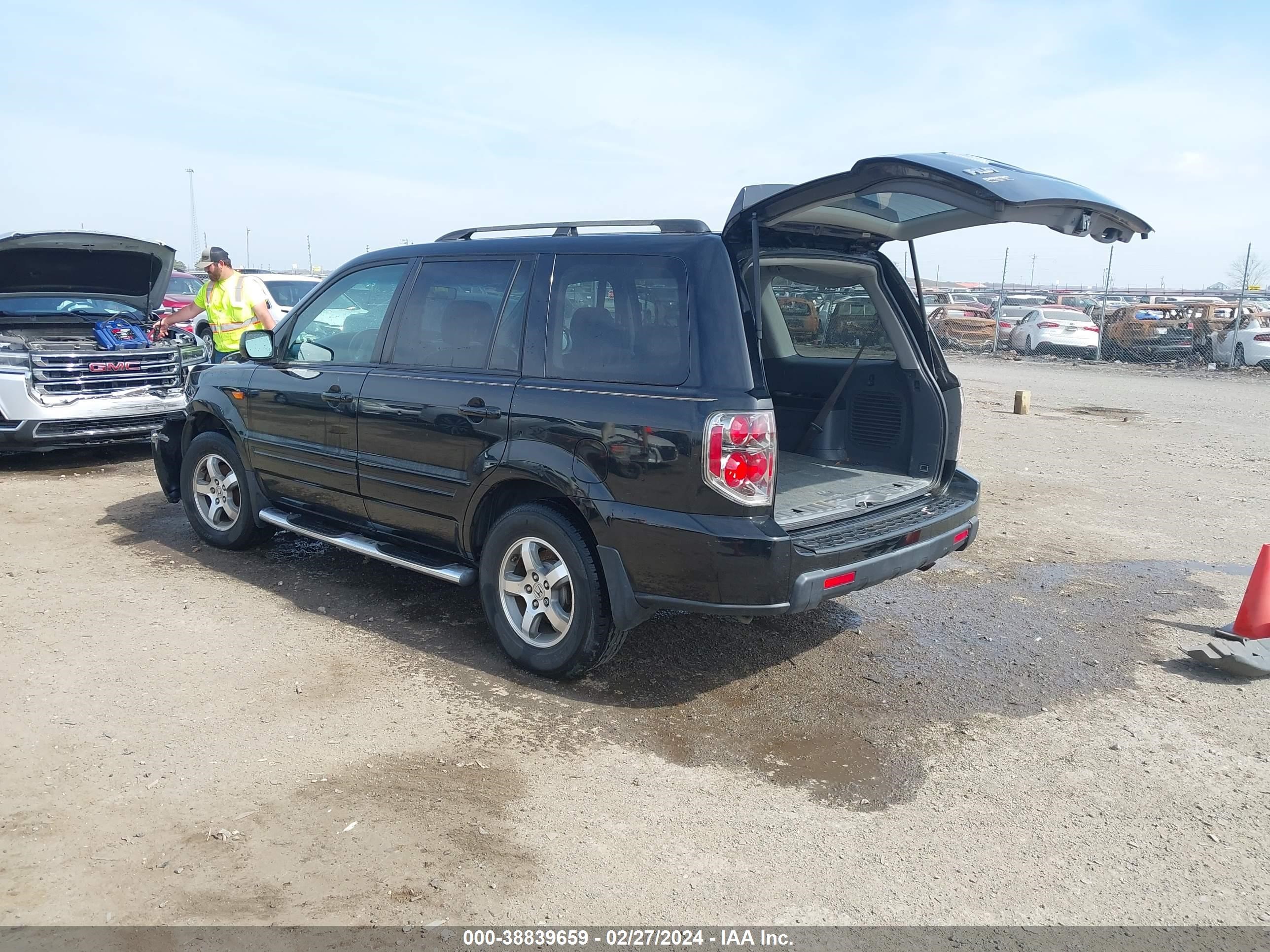 Photo 2 VIN: 5FNYF28637B025203 - HONDA PILOT 