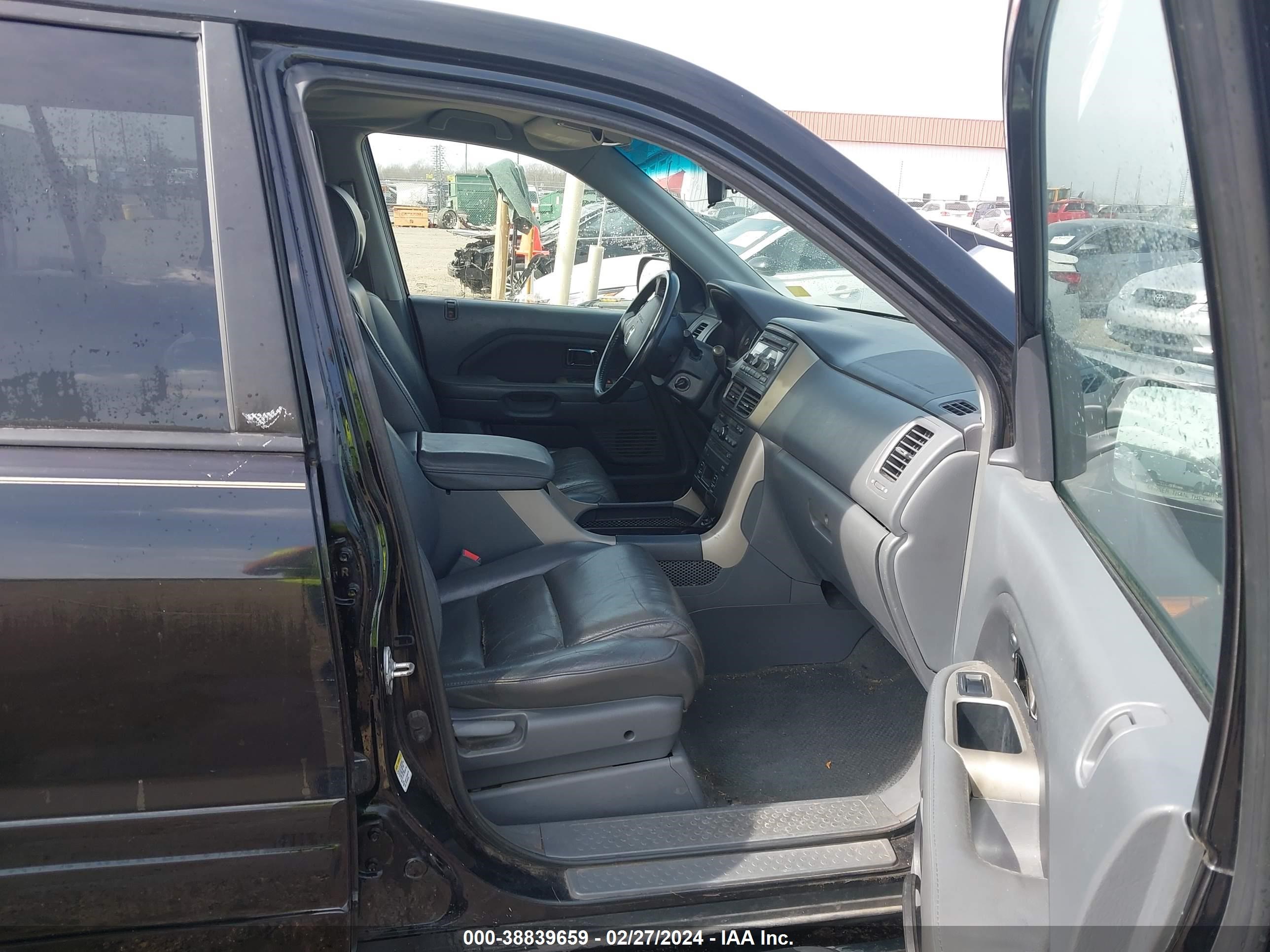 Photo 4 VIN: 5FNYF28637B025203 - HONDA PILOT 