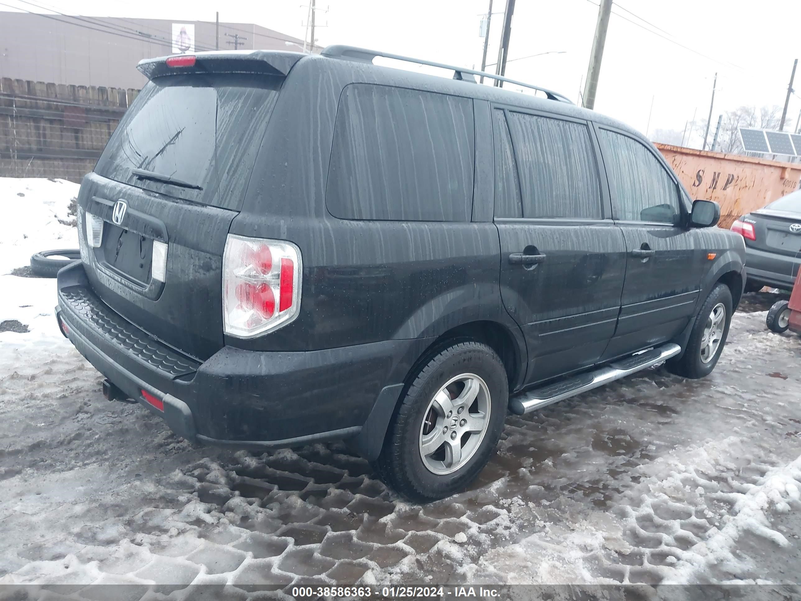 Photo 3 VIN: 5FNYF28666B010905 - HONDA PILOT 