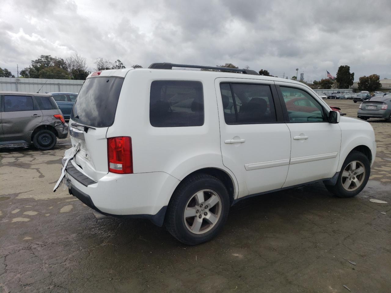 Photo 2 VIN: 5FNYF38519B003183 - HONDA PILOT 