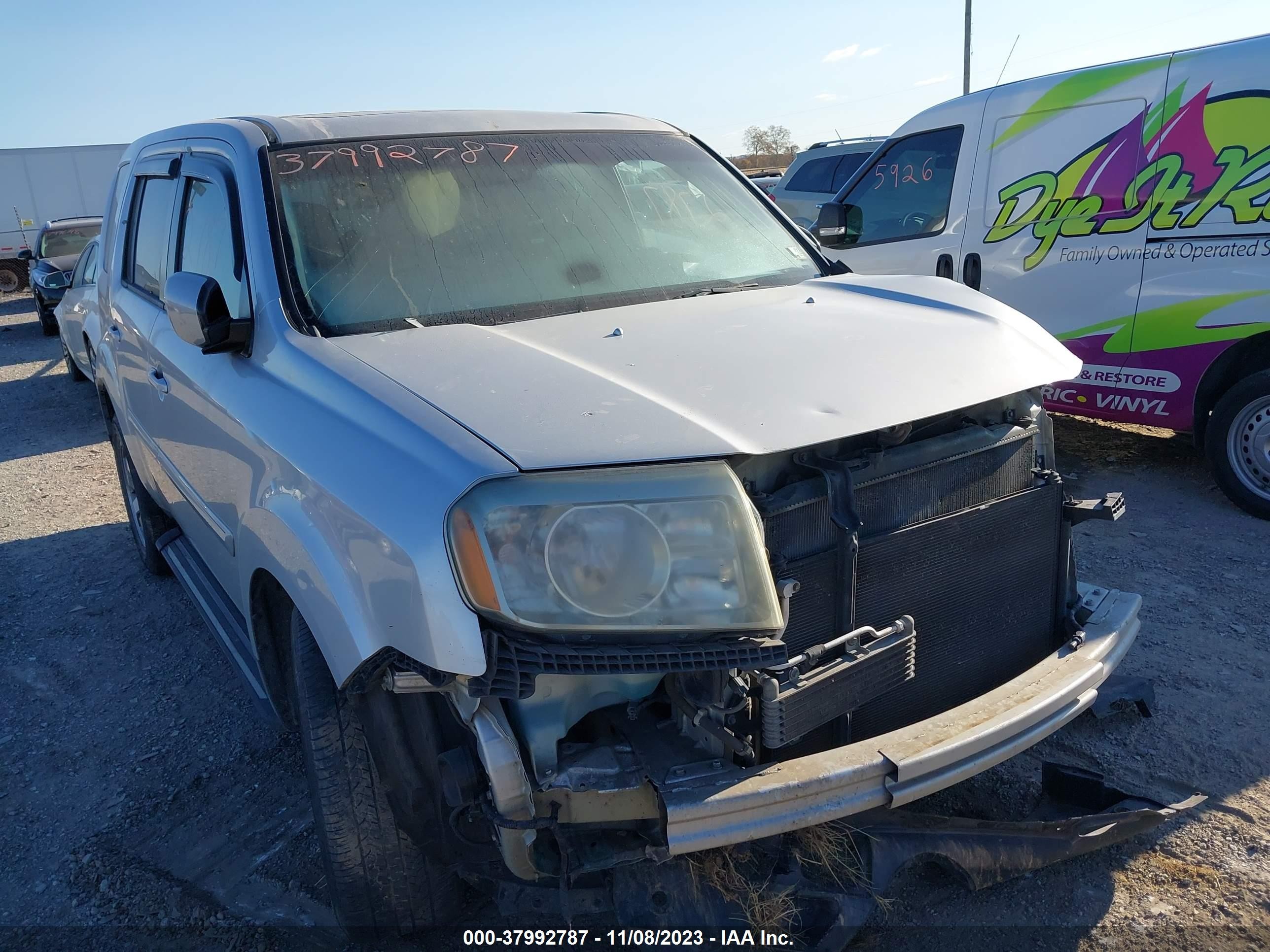 Photo 5 VIN: 5FNYF38529B015911 - HONDA PILOT 