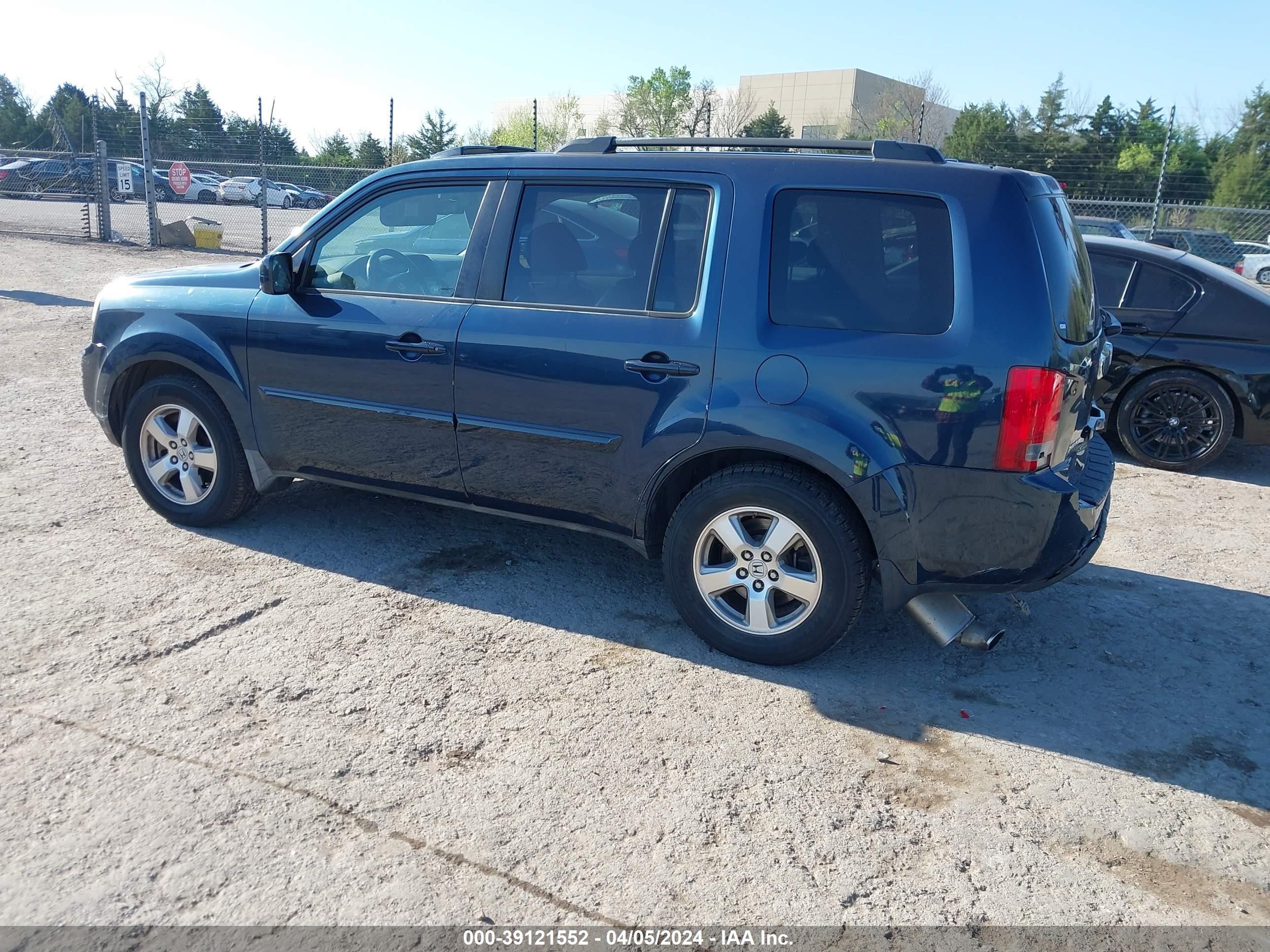 Photo 2 VIN: 5FNYF38549B018955 - HONDA PILOT 