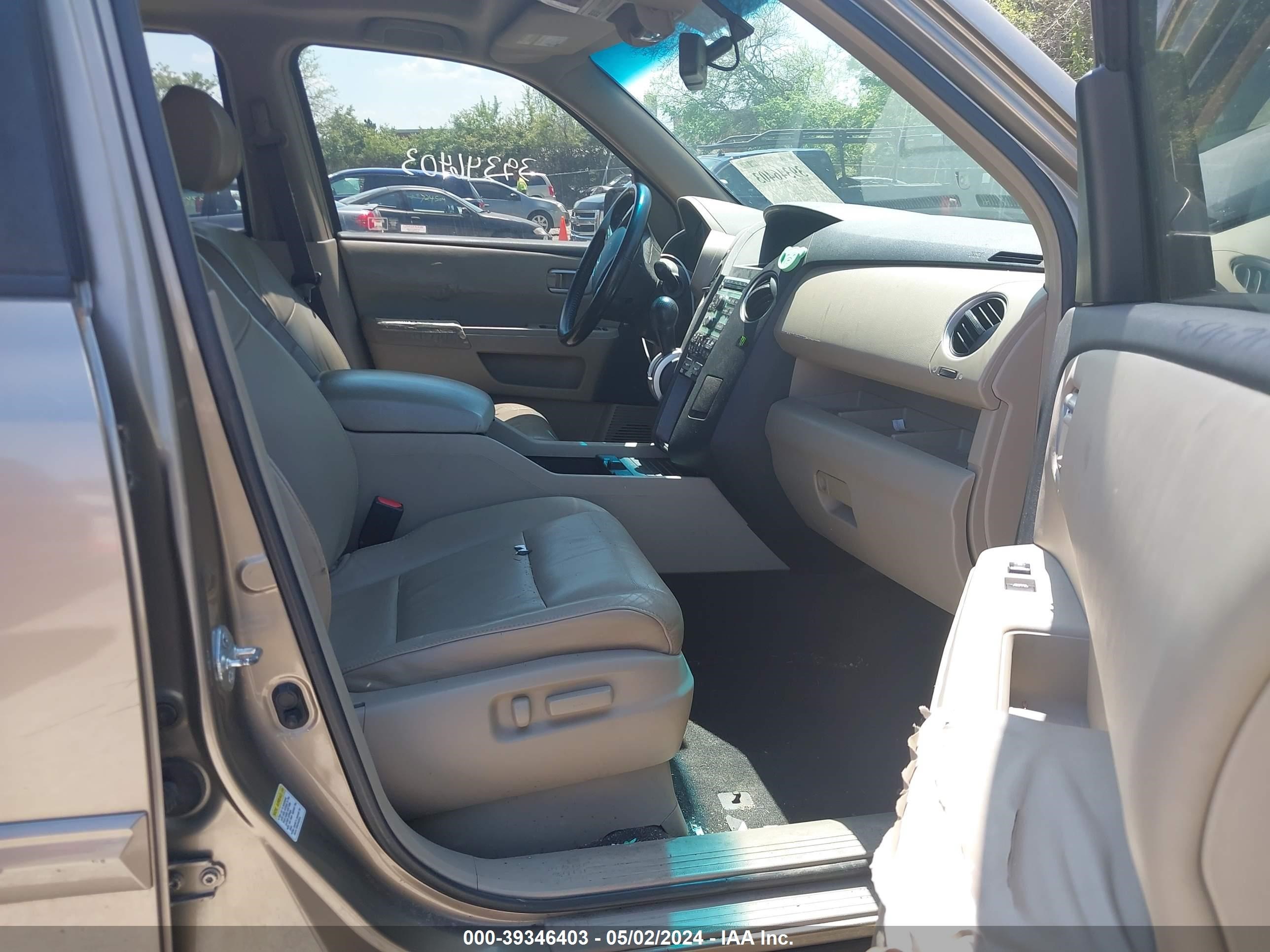 Photo 4 VIN: 5FNYF38599B027988 - HONDA PILOT 