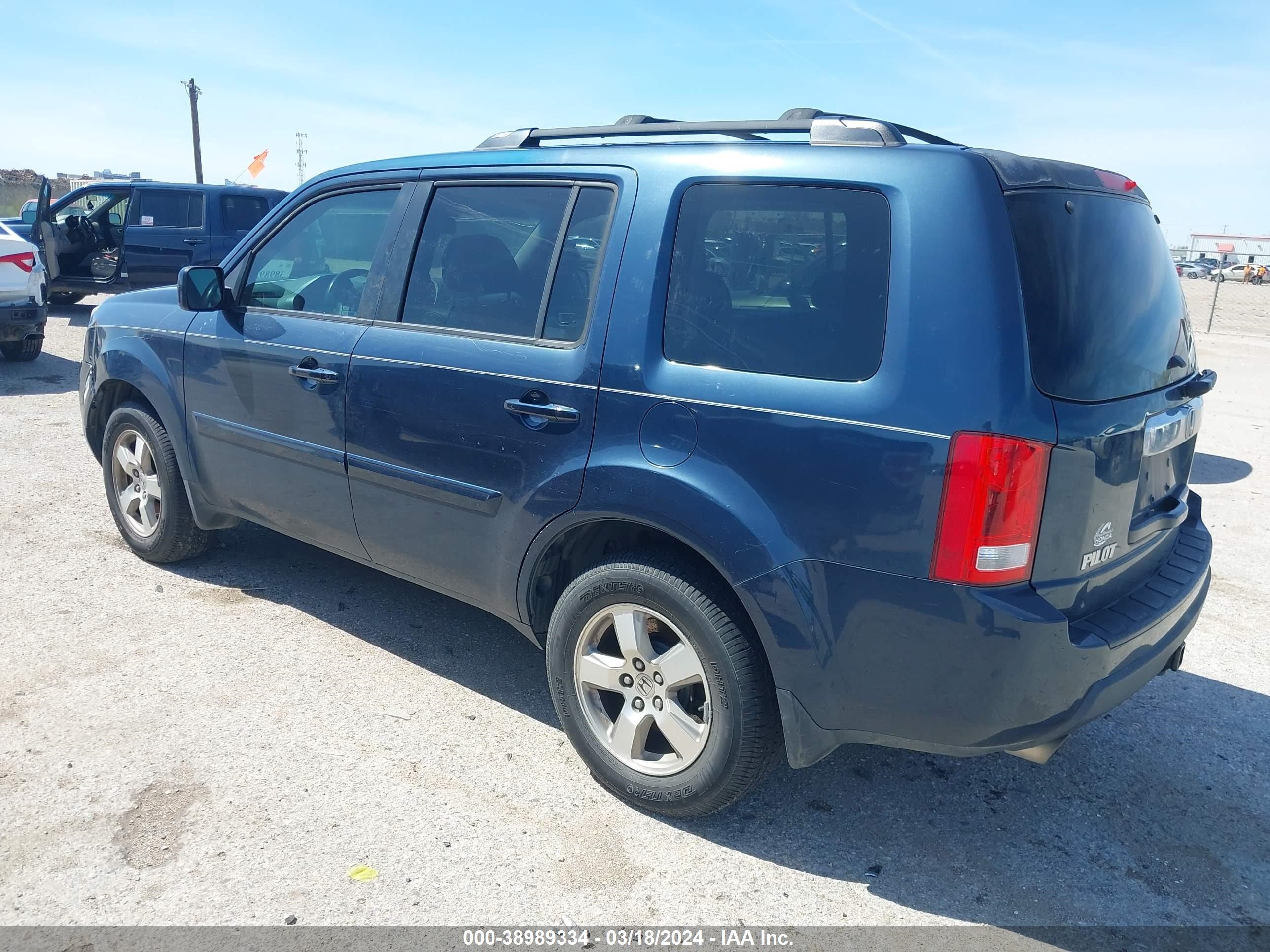 Photo 2 VIN: 5FNYF385X9B019382 - HONDA PILOT 