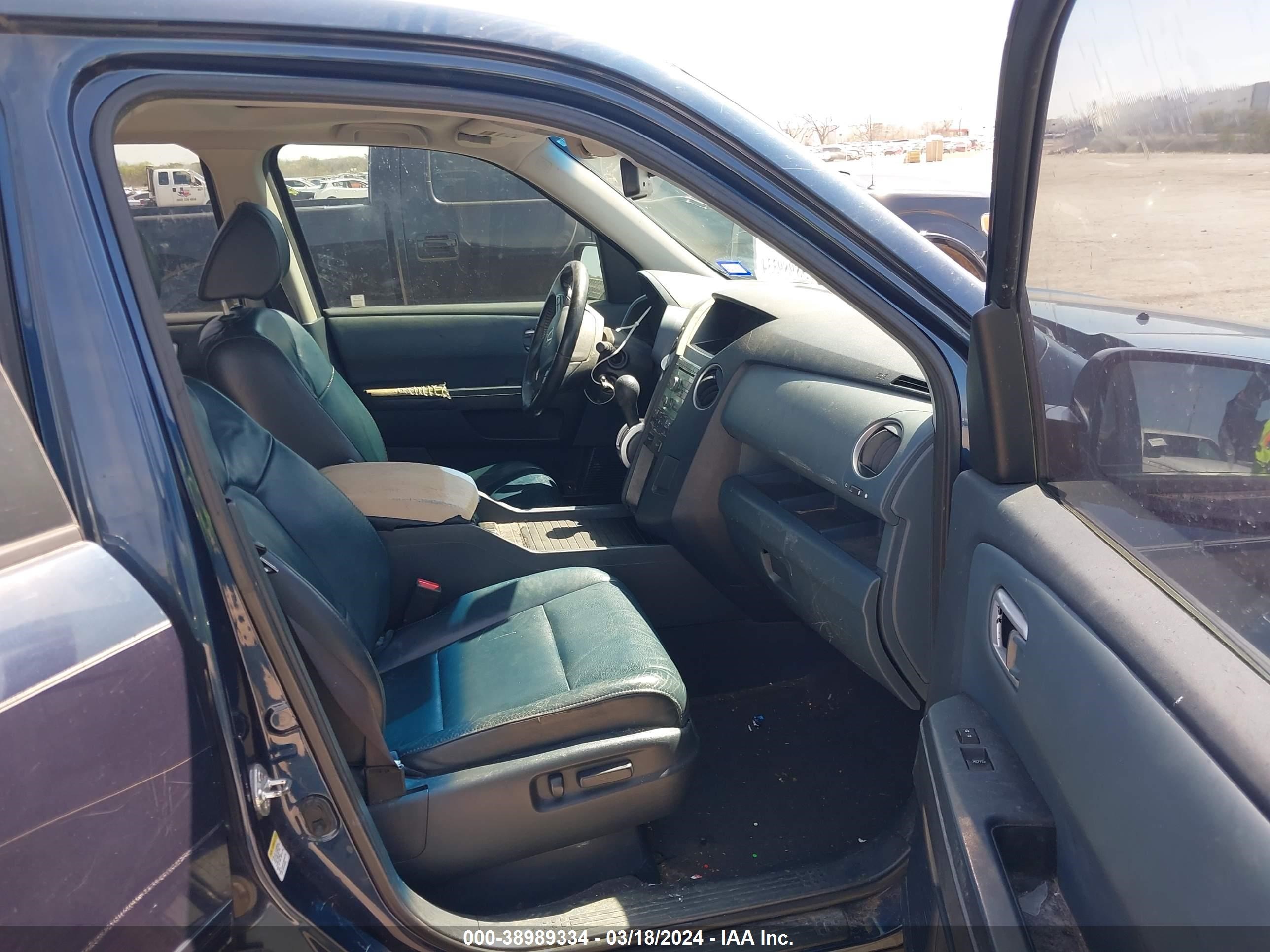 Photo 4 VIN: 5FNYF385X9B019382 - HONDA PILOT 