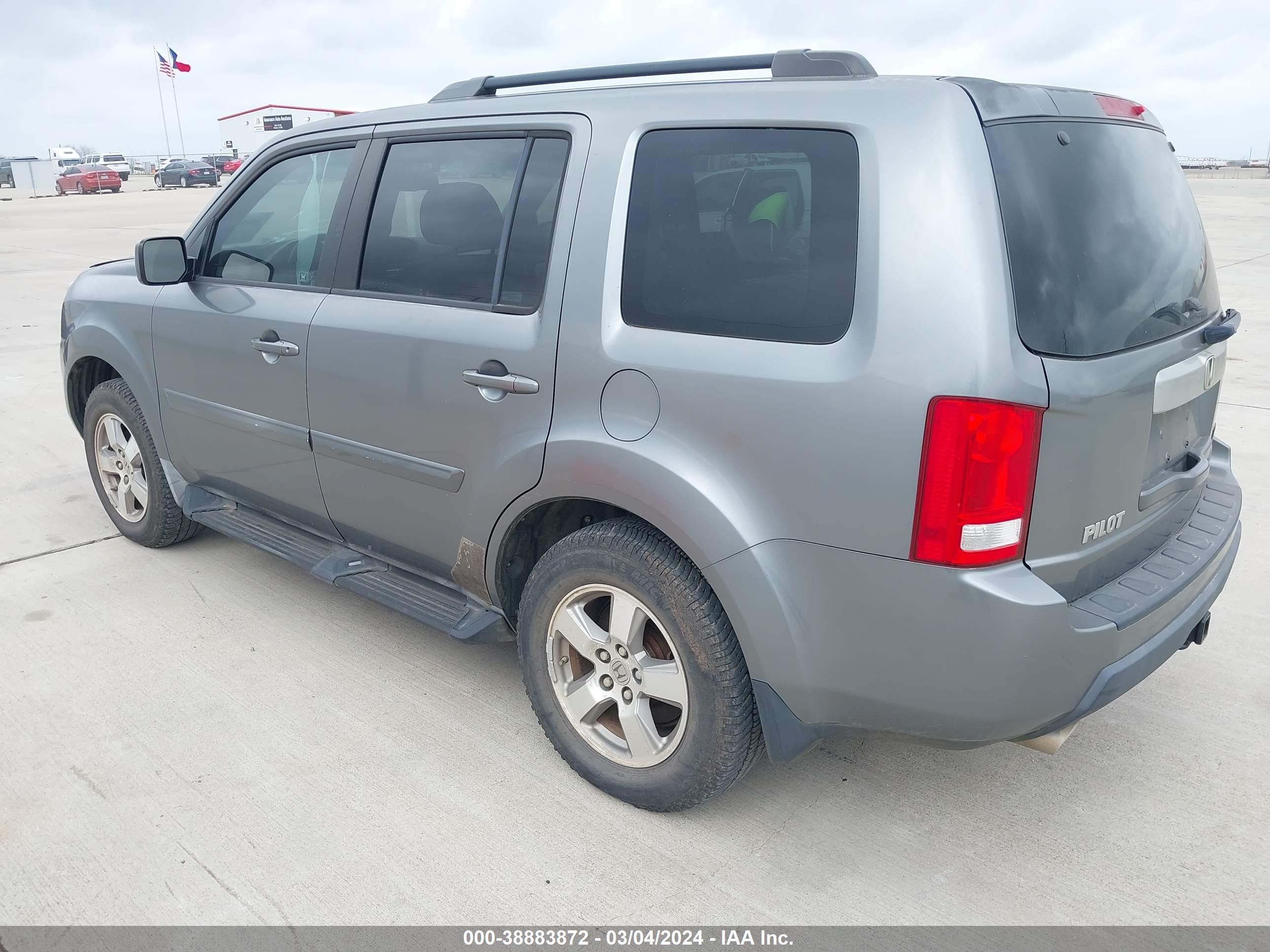 Photo 2 VIN: 5FNYF38679B024998 - HONDA PILOT 