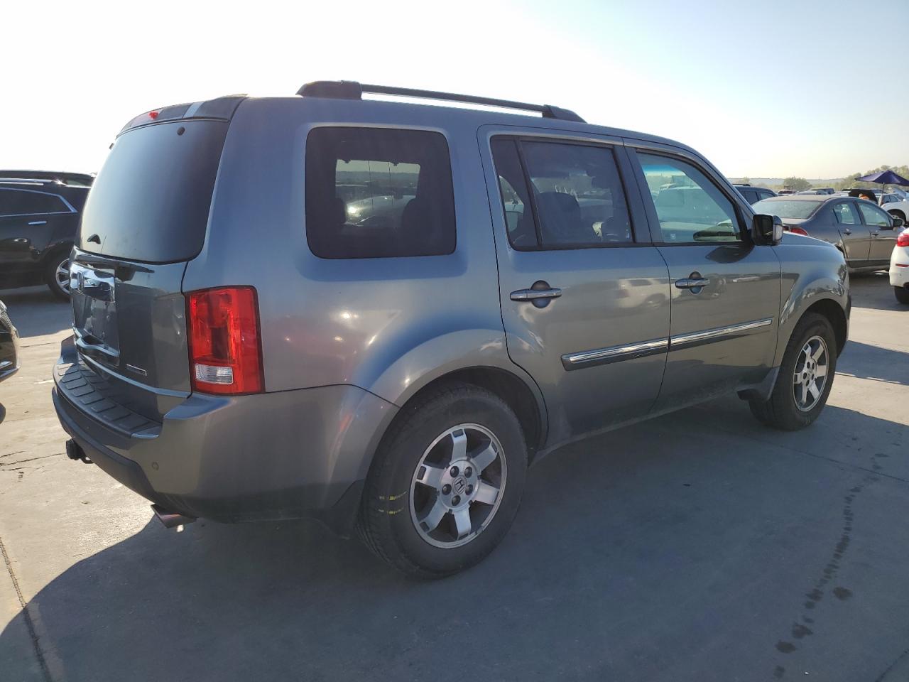 Photo 2 VIN: 5FNYF38819B007082 - HONDA PILOT 