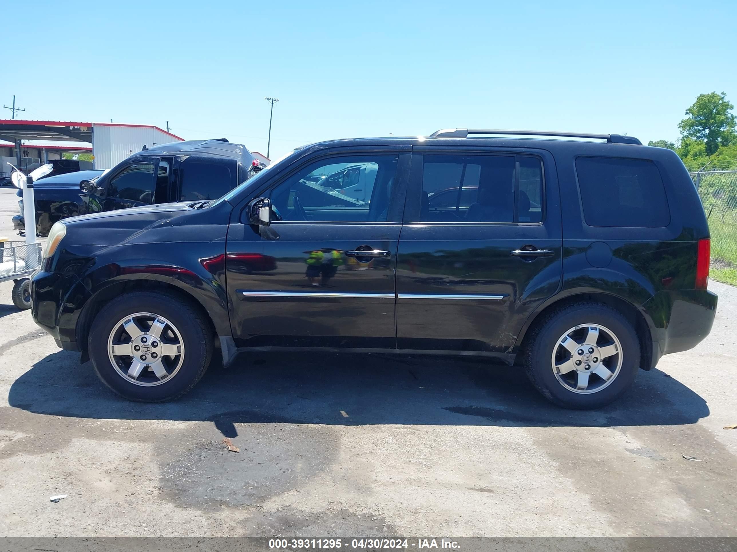 Photo 13 VIN: 5FNYF388X9B027587 - HONDA PILOT 