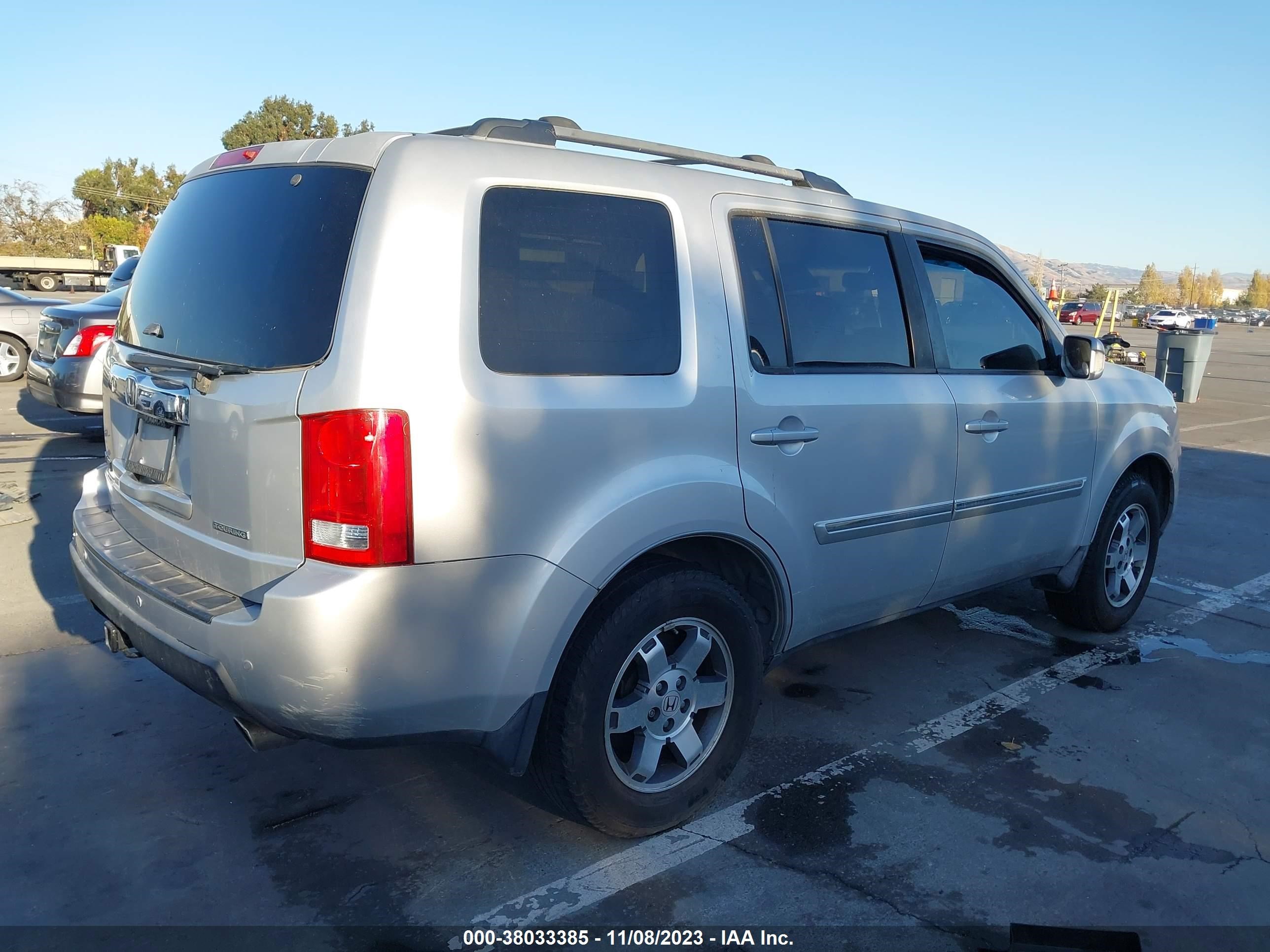 Photo 3 VIN: 5FNYF38929B003941 - HONDA PILOT 