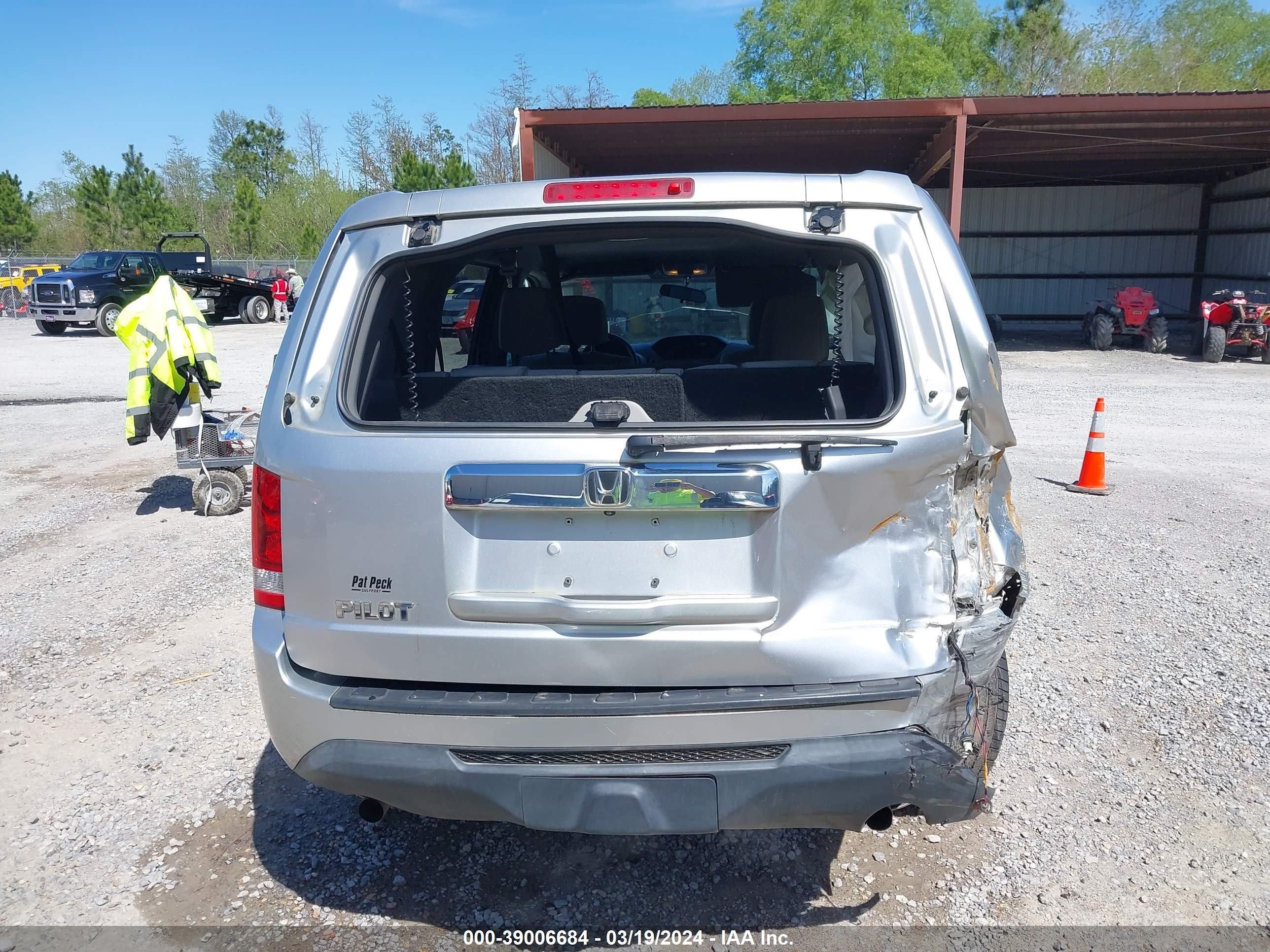 Photo 15 VIN: 5FNYF3H21DB044881 - HONDA PILOT 