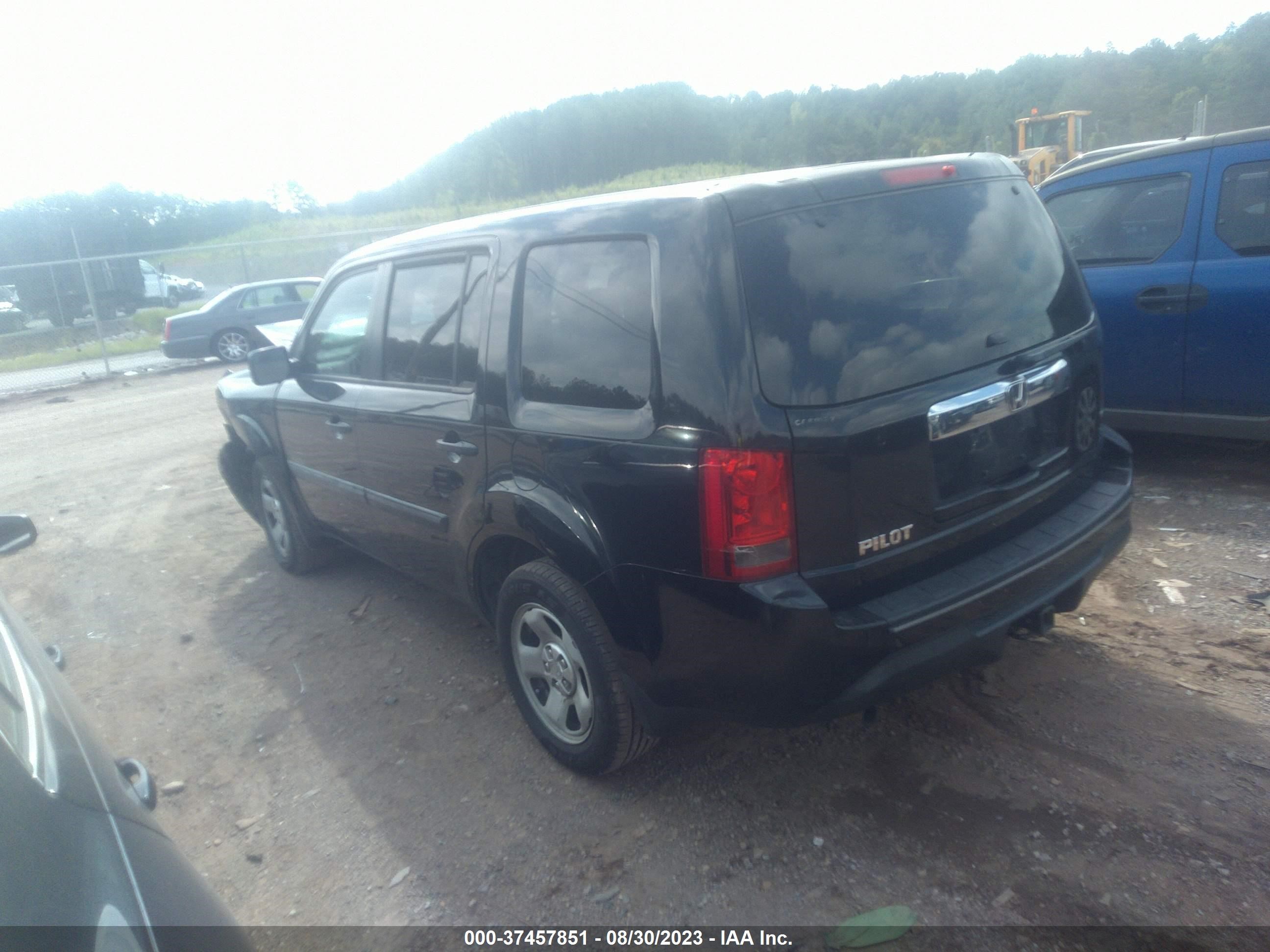 Photo 2 VIN: 5FNYF3H24FB001591 - HONDA PILOT 