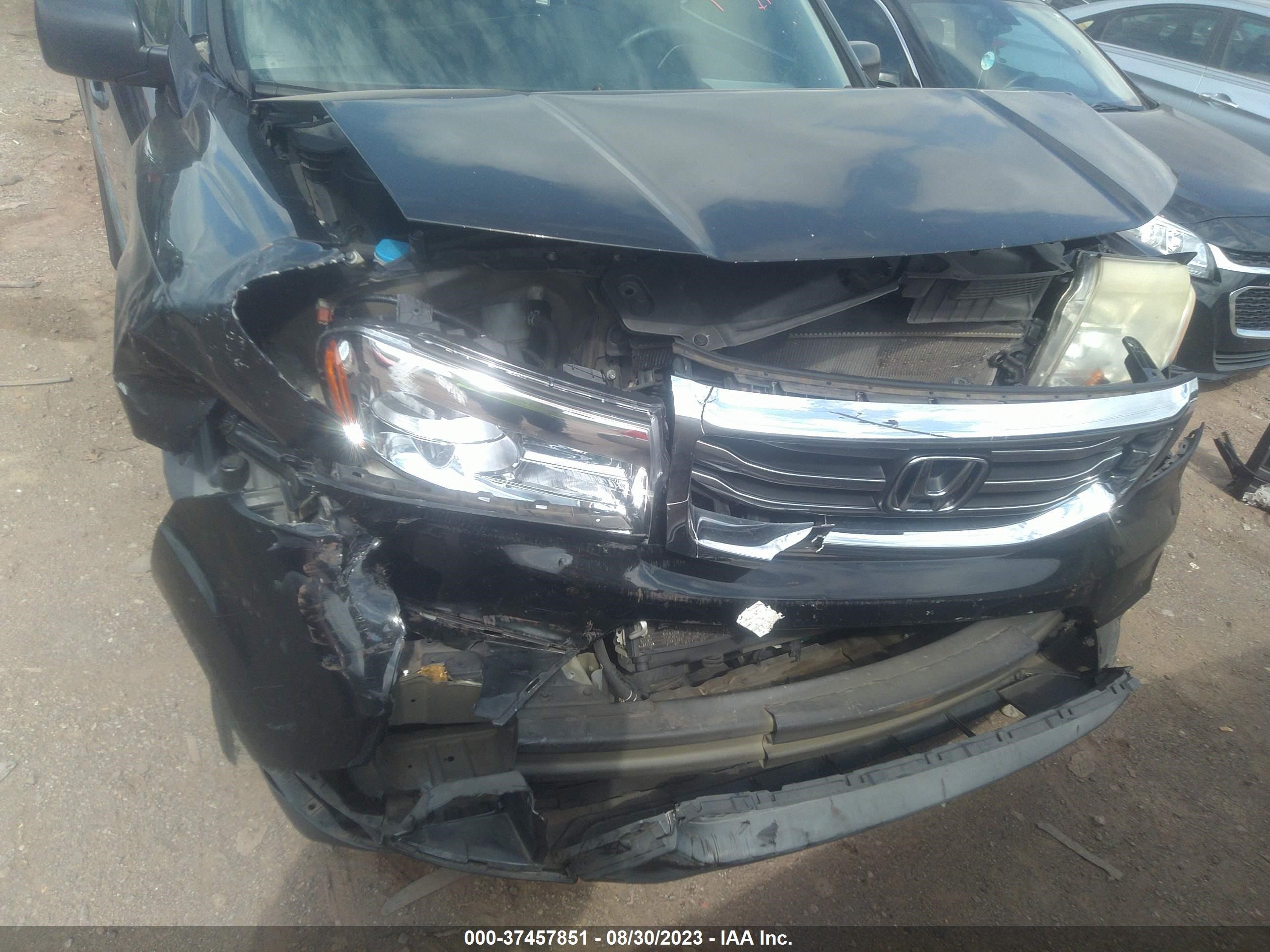 Photo 5 VIN: 5FNYF3H24FB001591 - HONDA PILOT 