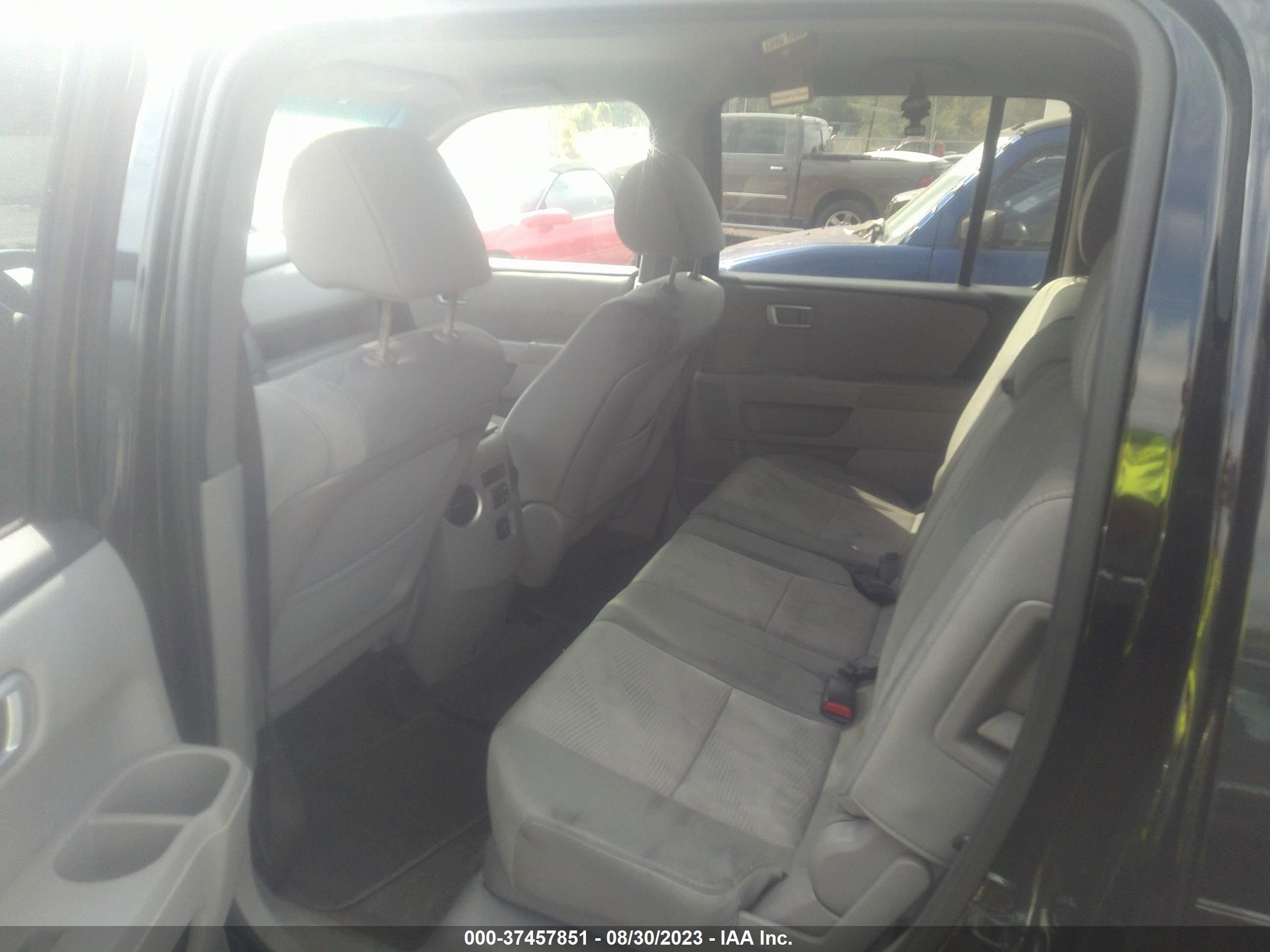 Photo 7 VIN: 5FNYF3H24FB001591 - HONDA PILOT 