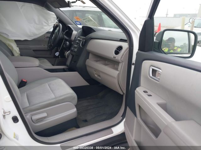 Photo 4 VIN: 5FNYF3H25FB020117 - HONDA PILOT 