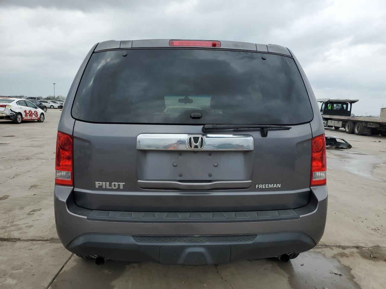 Photo 5 VIN: 5FNYF3H28FB008933 - HONDA PILOT 