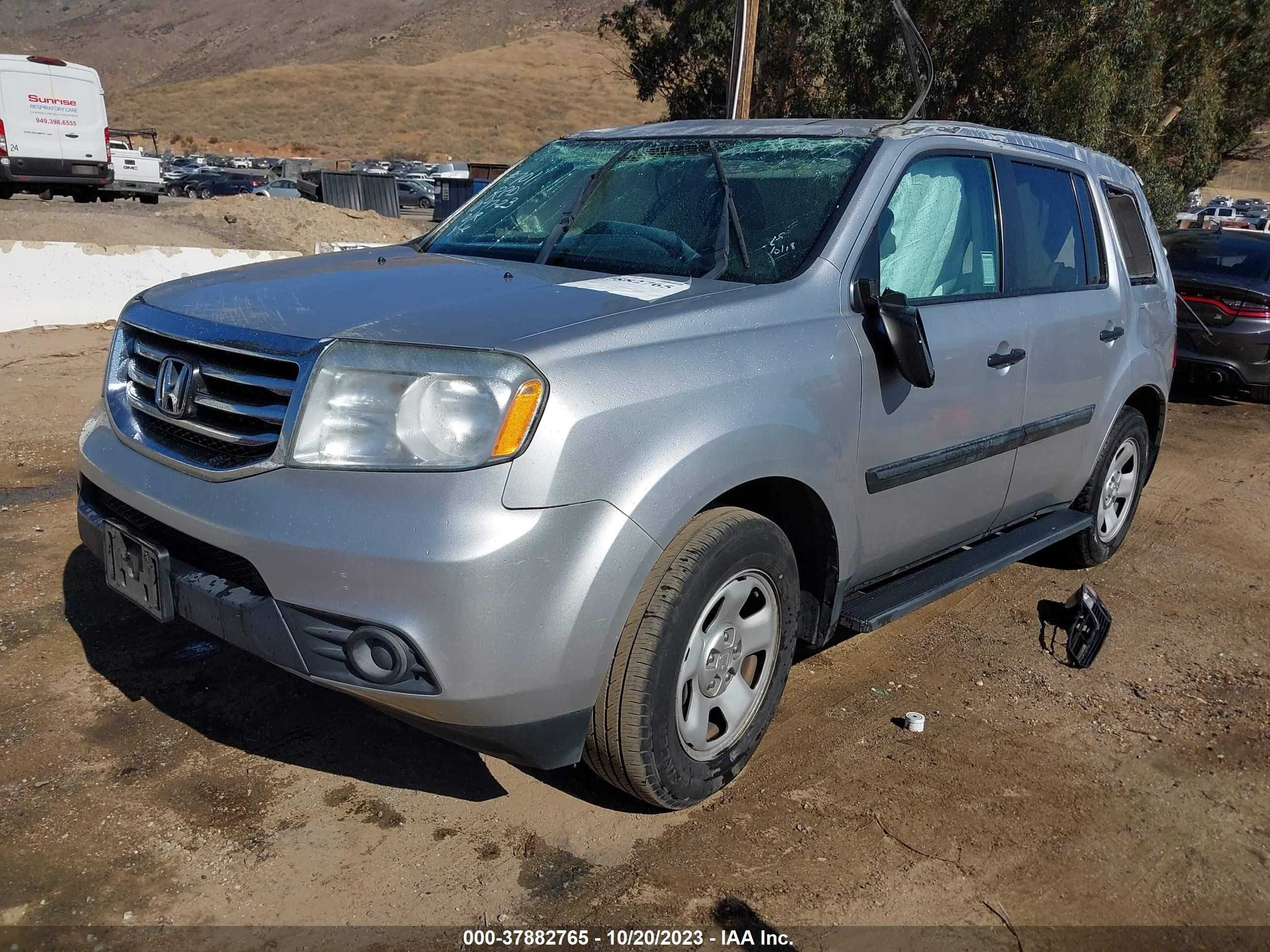 Photo 1 VIN: 5FNYF3H28FB016434 - HONDA PILOT 