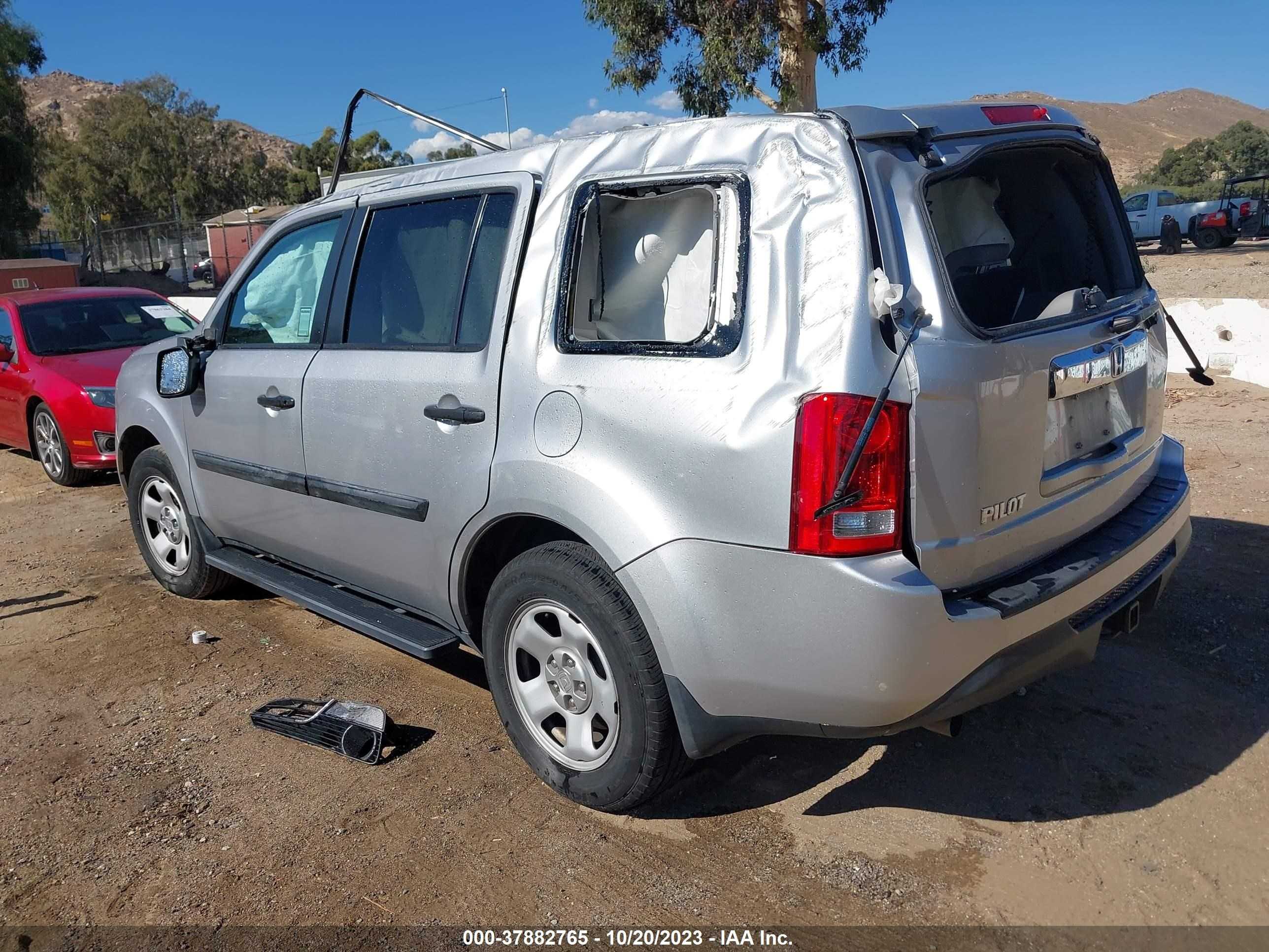 Photo 2 VIN: 5FNYF3H28FB016434 - HONDA PILOT 