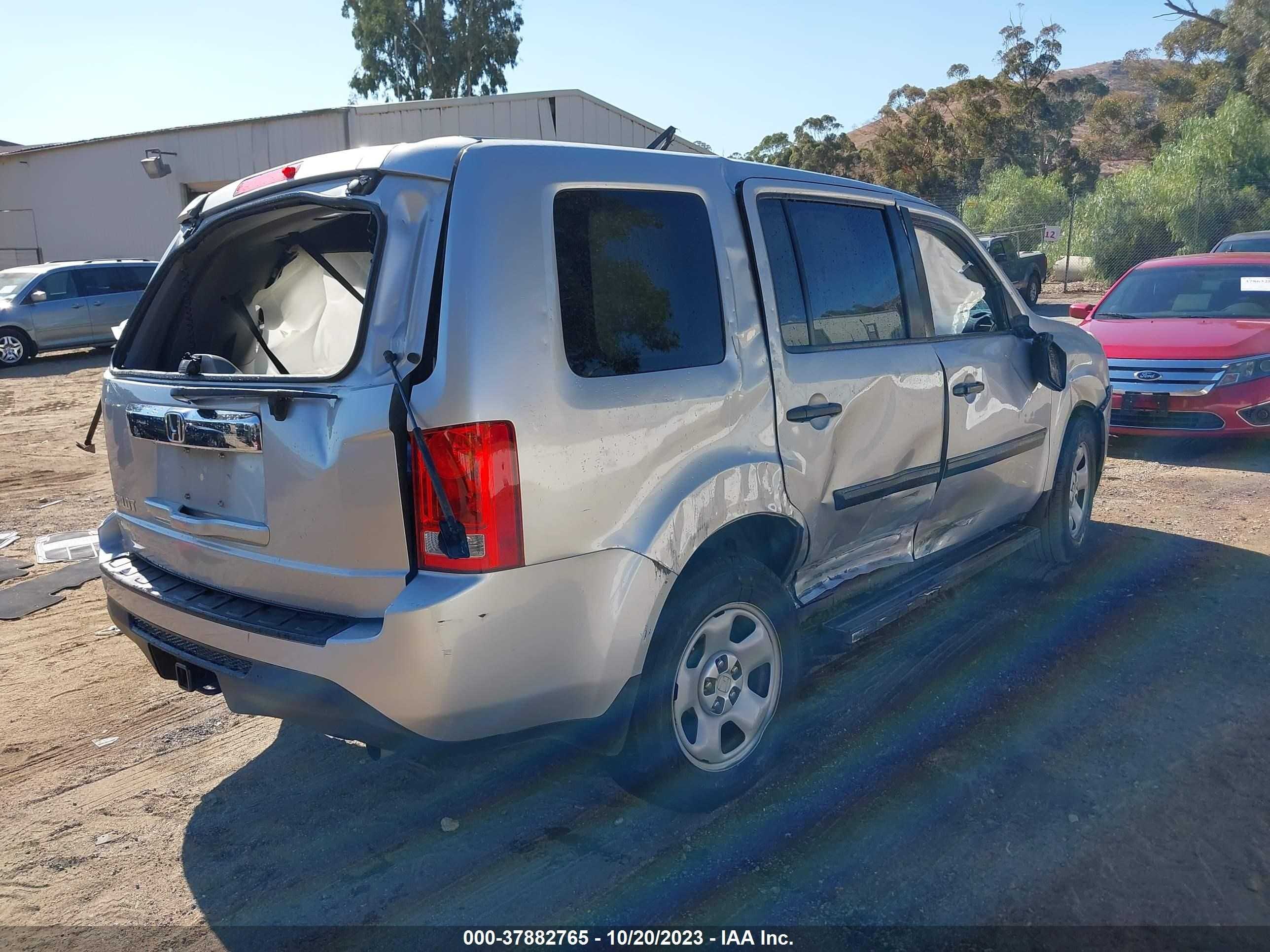 Photo 3 VIN: 5FNYF3H28FB016434 - HONDA PILOT 