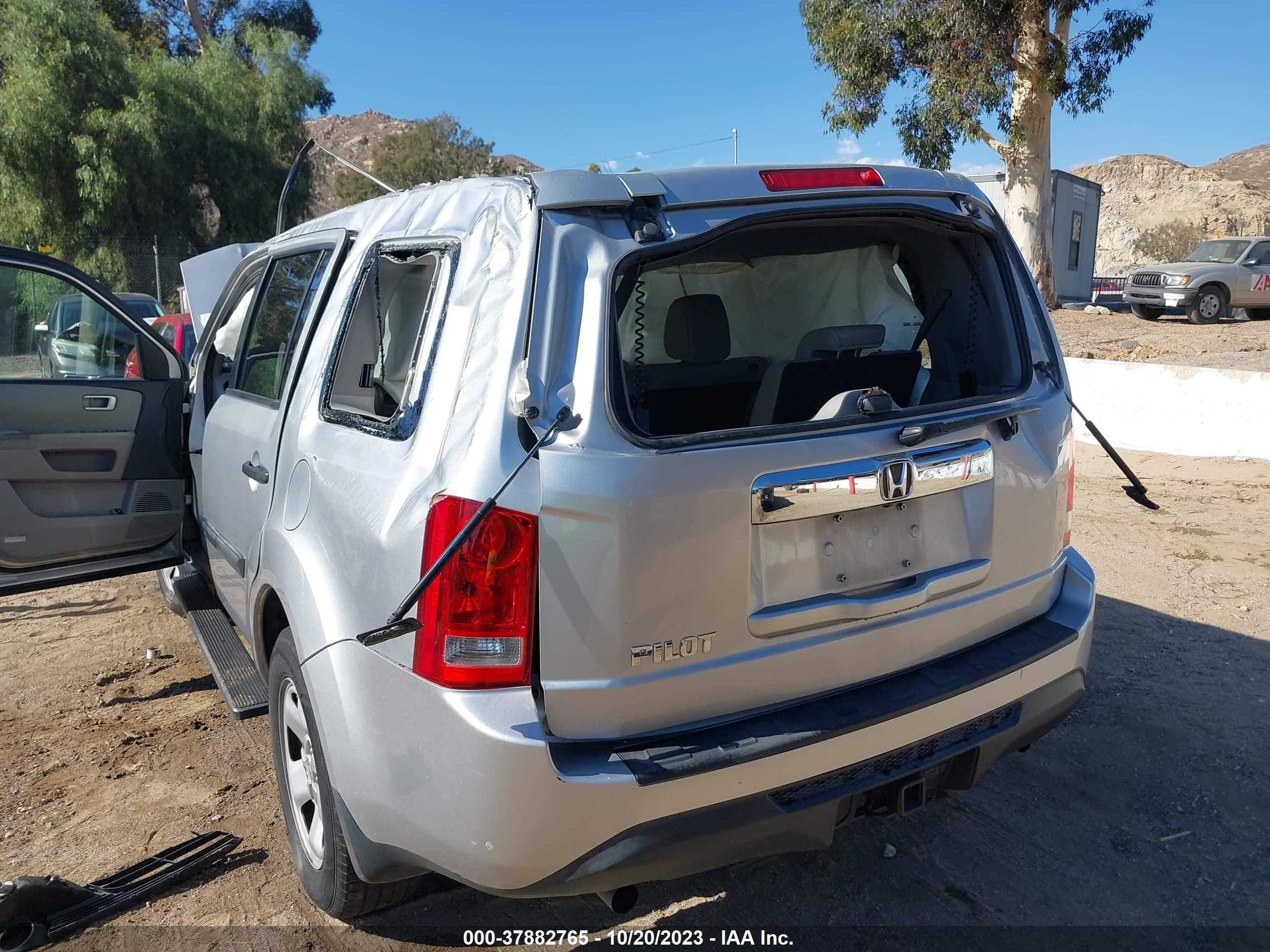 Photo 5 VIN: 5FNYF3H28FB016434 - HONDA PILOT 