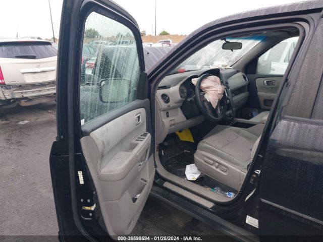 Photo 4 VIN: 5FNYF3H36FB032768 - HONDA PILOT 