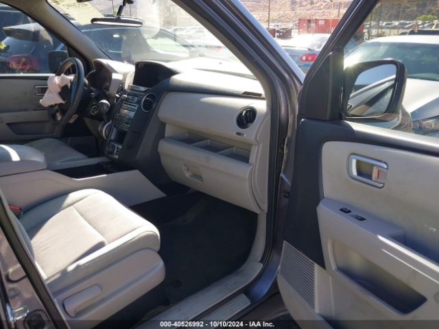 Photo 4 VIN: 5FNYF3H37FB024811 - HONDA PILOT 