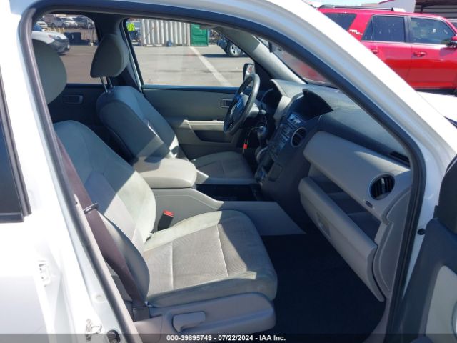 Photo 4 VIN: 5FNYF3H39FB031131 - HONDA PILOT 