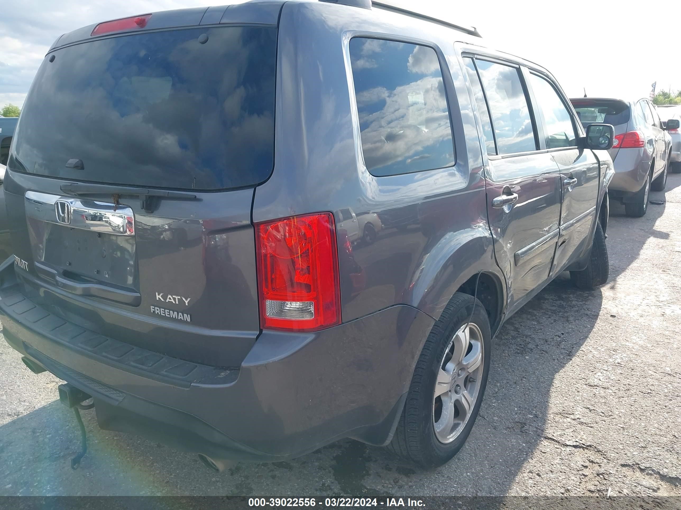 Photo 3 VIN: 5FNYF3H40FB009110 - HONDA PILOT 