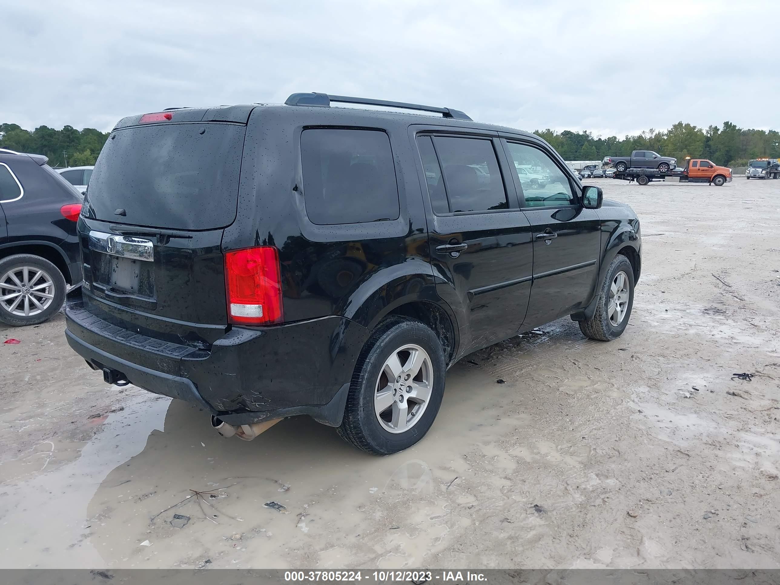 Photo 3 VIN: 5FNYF3H43BB031550 - HONDA PILOT 