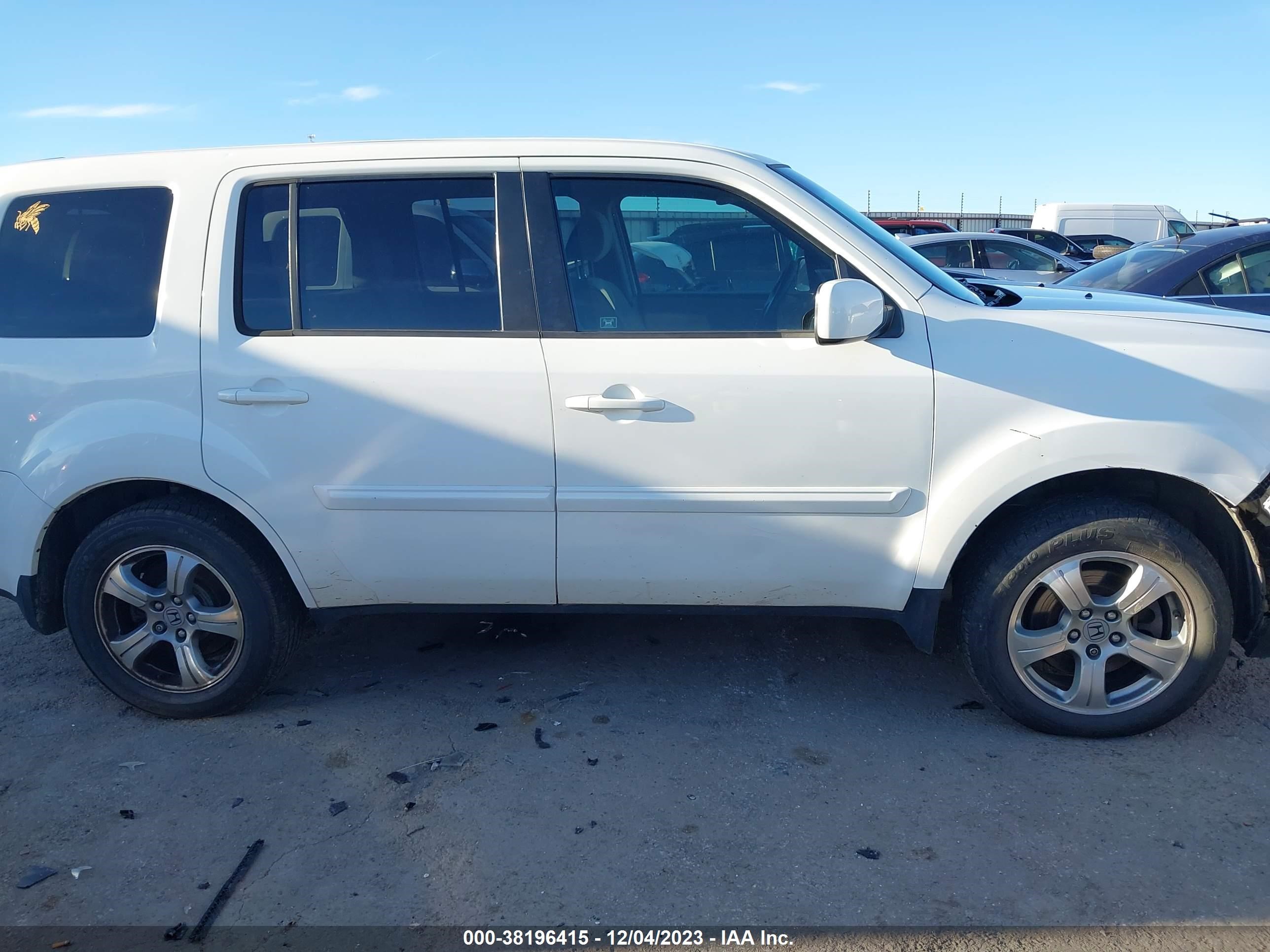 Photo 12 VIN: 5FNYF3H43CB025300 - HONDA PILOT 