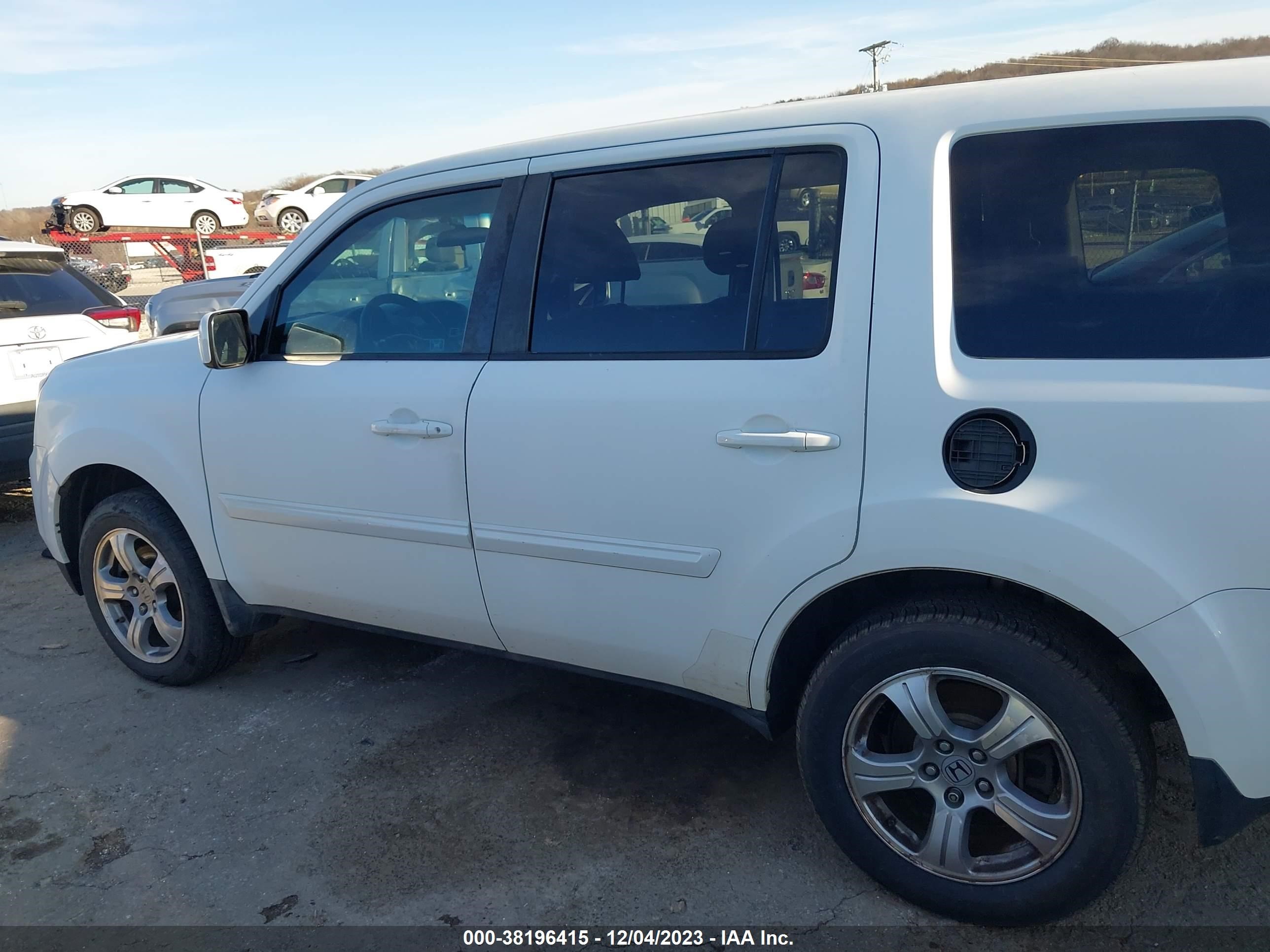 Photo 13 VIN: 5FNYF3H43CB025300 - HONDA PILOT 