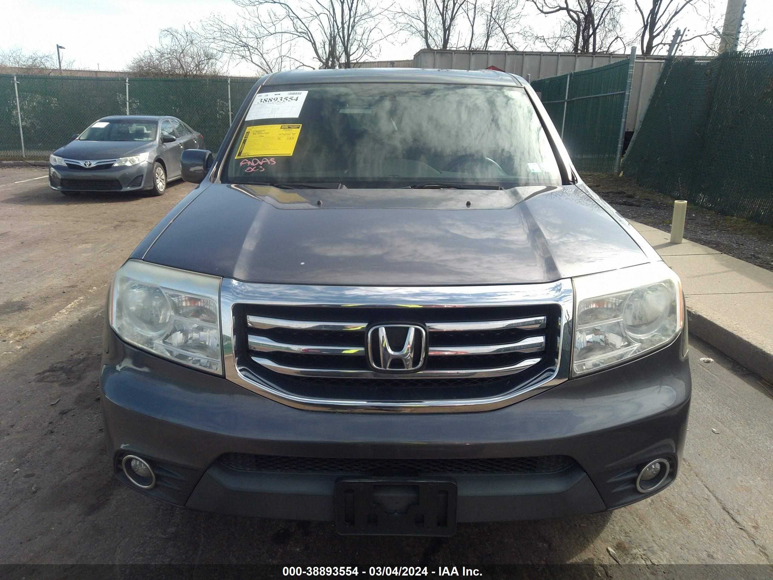 Photo 12 VIN: 5FNYF3H43FB008758 - HONDA PILOT 