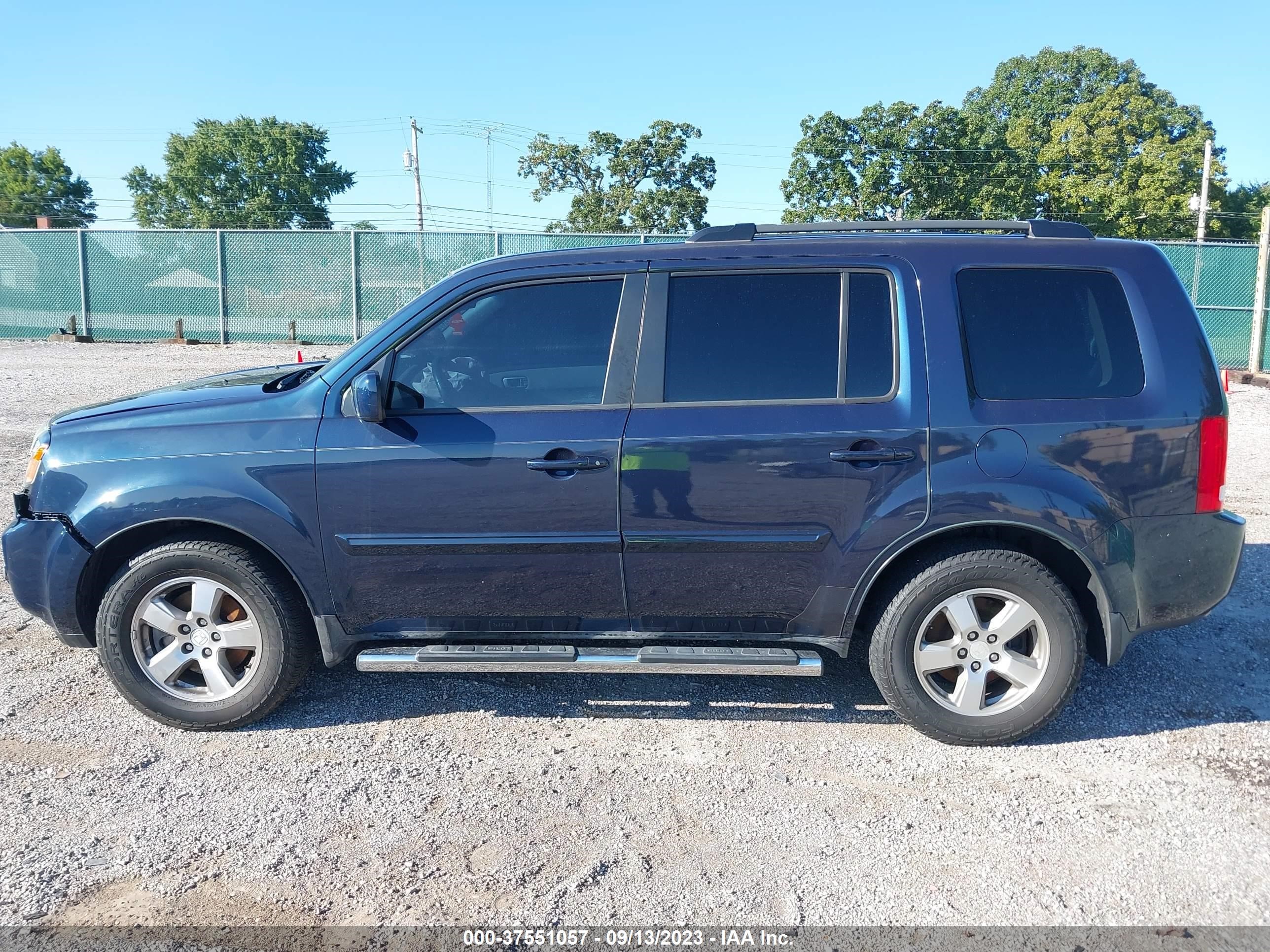 Photo 13 VIN: 5FNYF3H50BB058228 - HONDA PILOT 