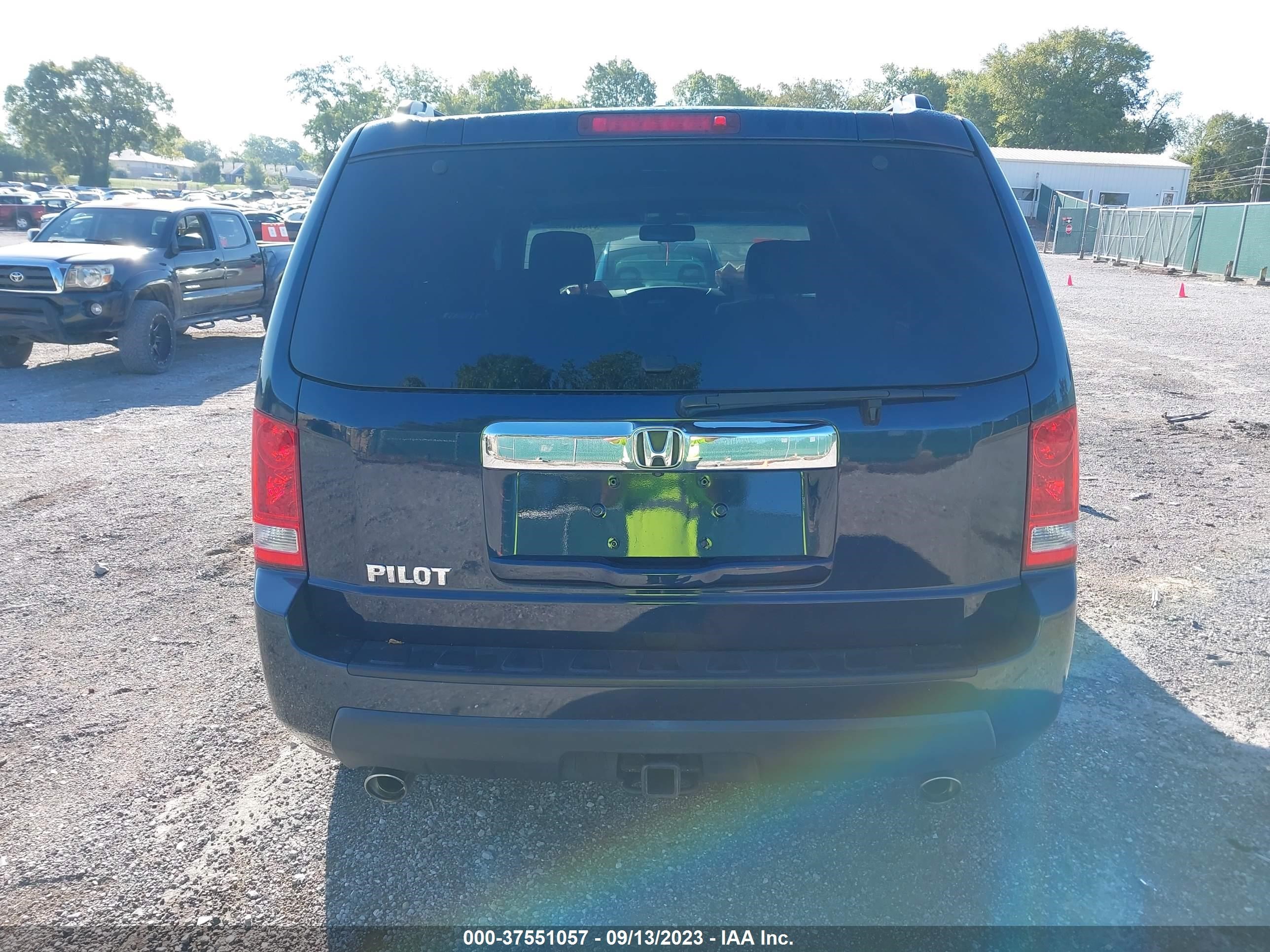 Photo 15 VIN: 5FNYF3H50BB058228 - HONDA PILOT 