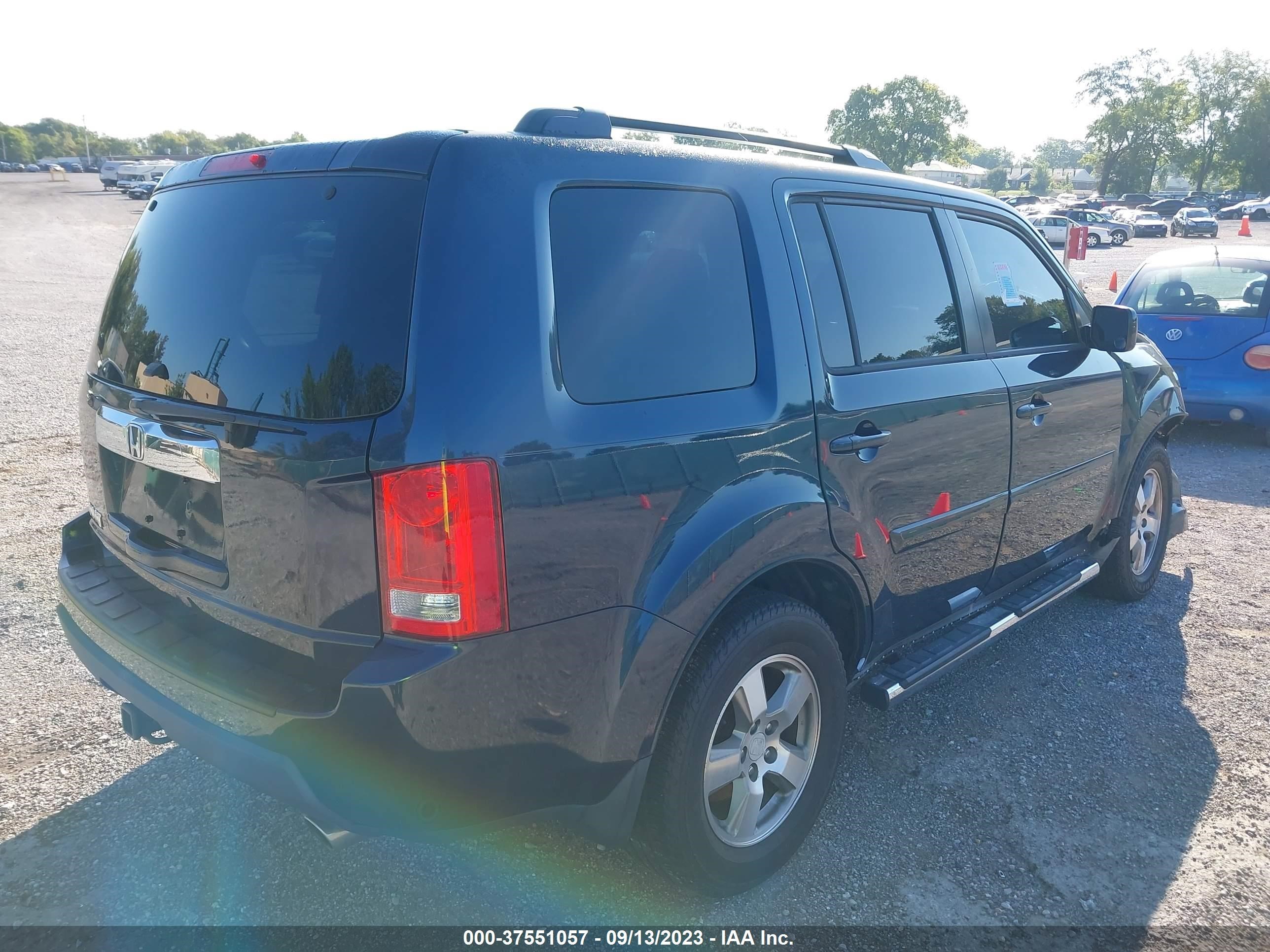 Photo 3 VIN: 5FNYF3H50BB058228 - HONDA PILOT 