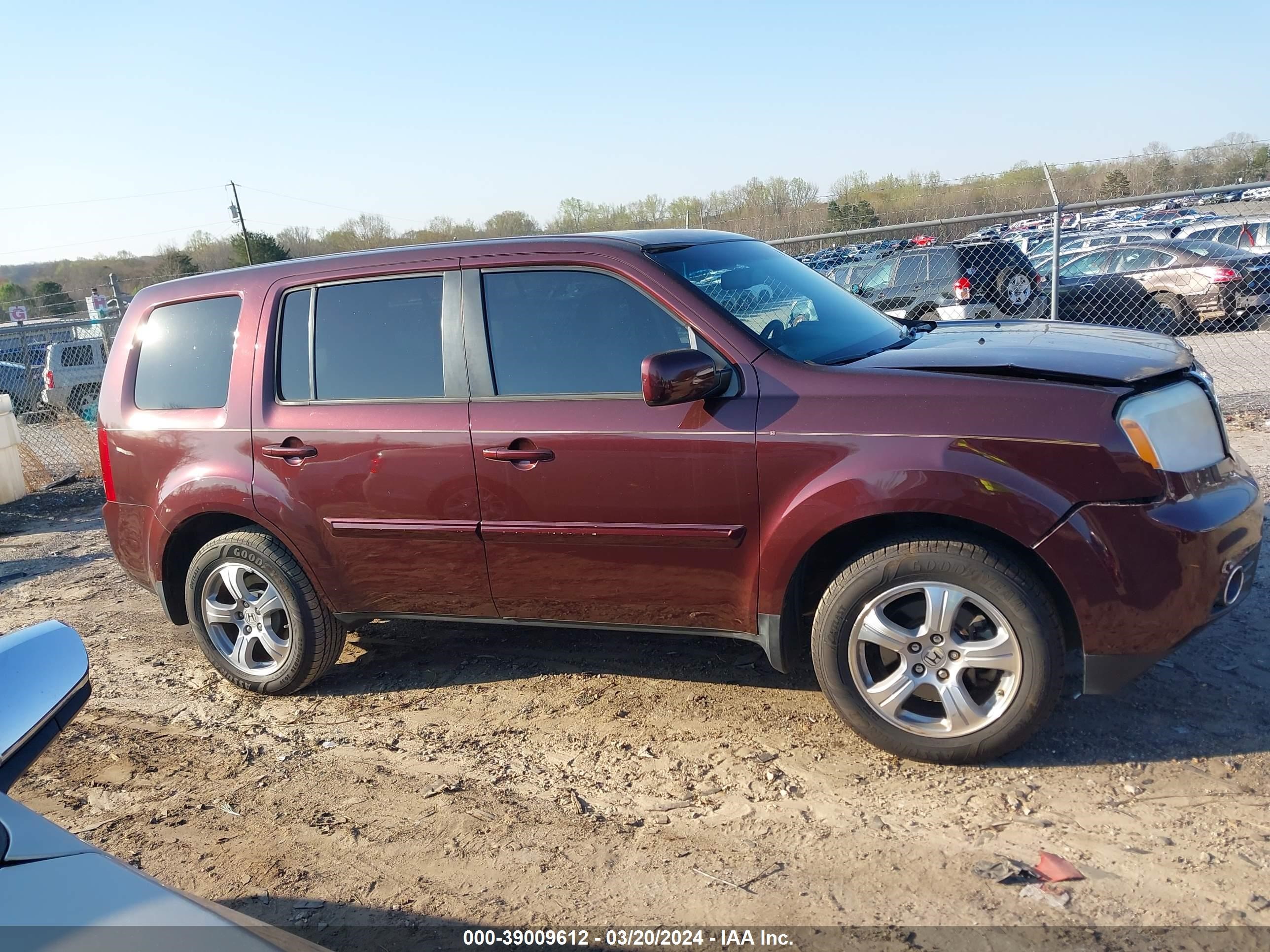 Photo 12 VIN: 5FNYF3H51FB003759 - HONDA PILOT 