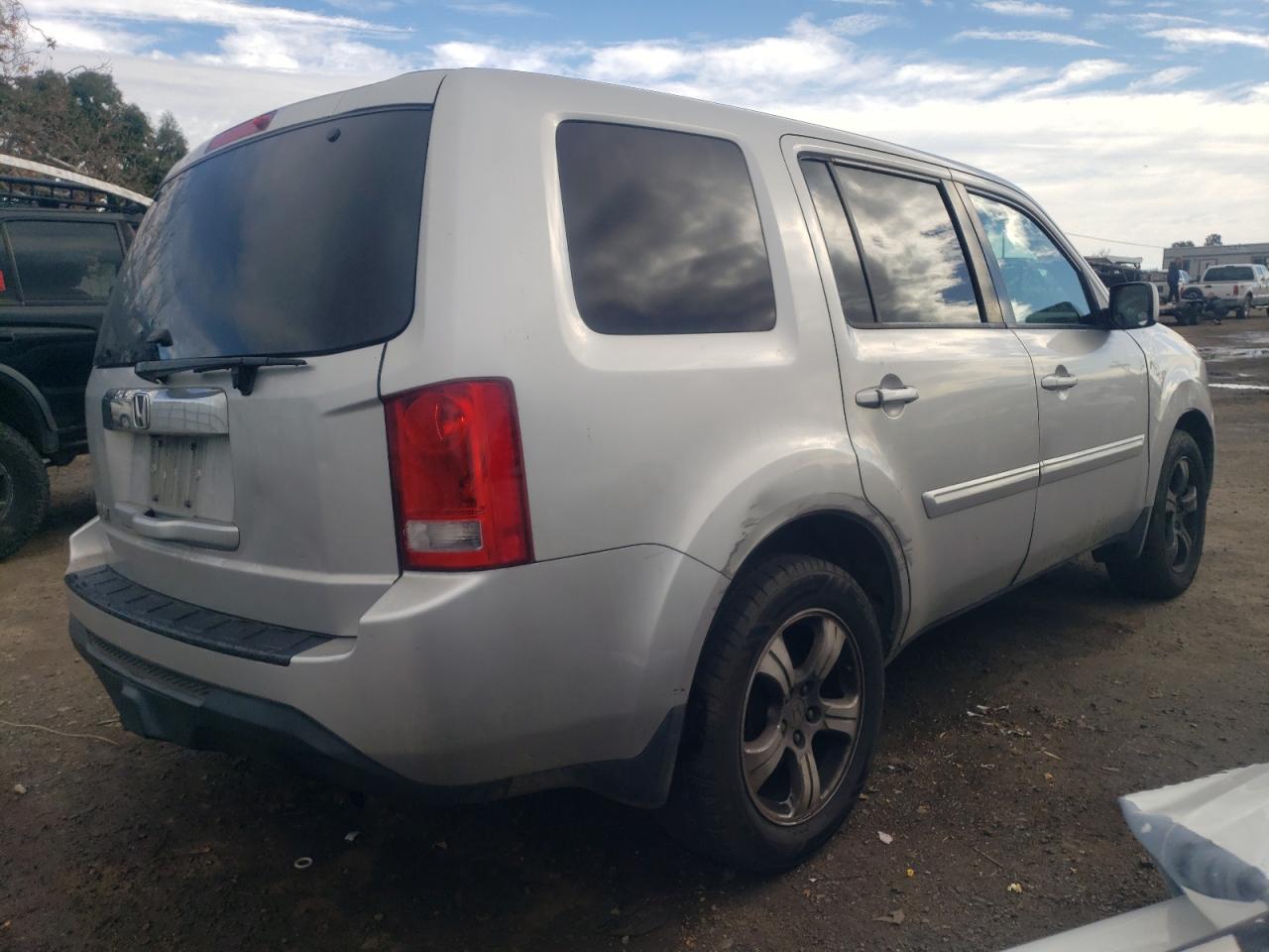 Photo 2 VIN: 5FNYF3H52DB026478 - HONDA PILOT 