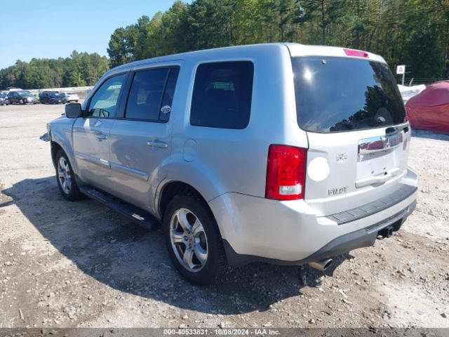 Photo 2 VIN: 5FNYF3H52FB029917 - HONDA PILOT 