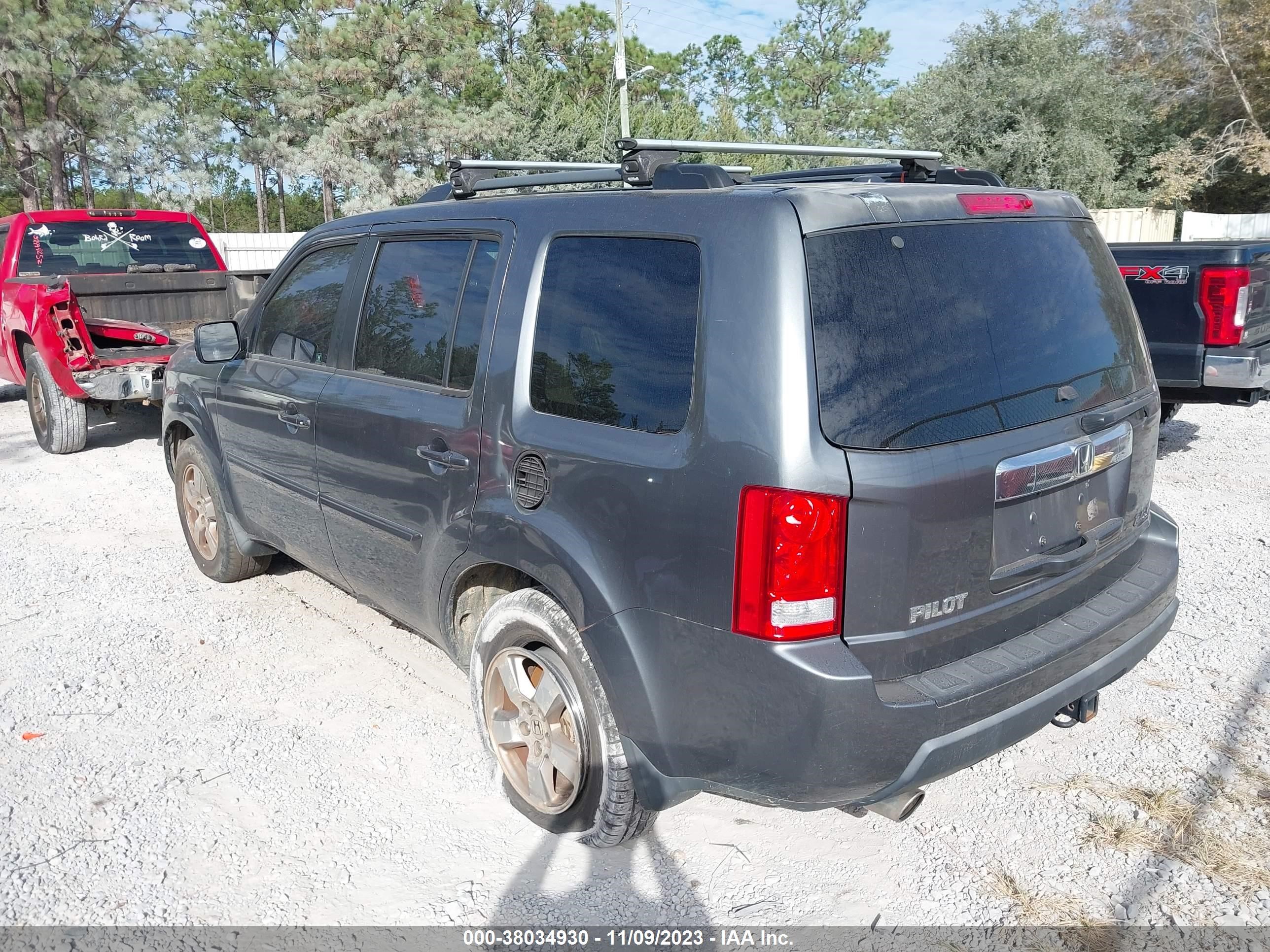 Photo 2 VIN: 5FNYF3H54AB015946 - HONDA PILOT 