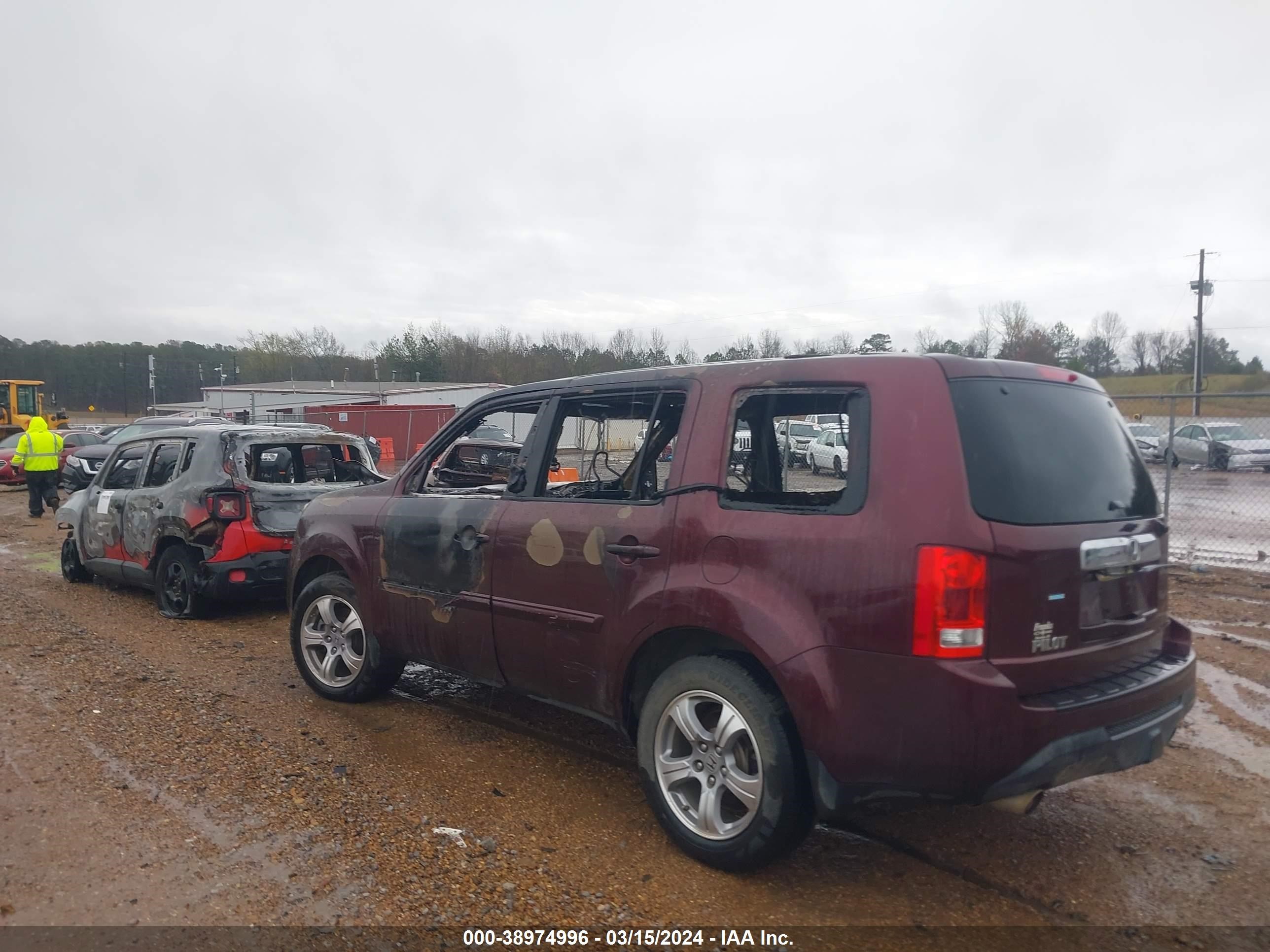 Photo 2 VIN: 5FNYF3H54DB040382 - HONDA PILOT 