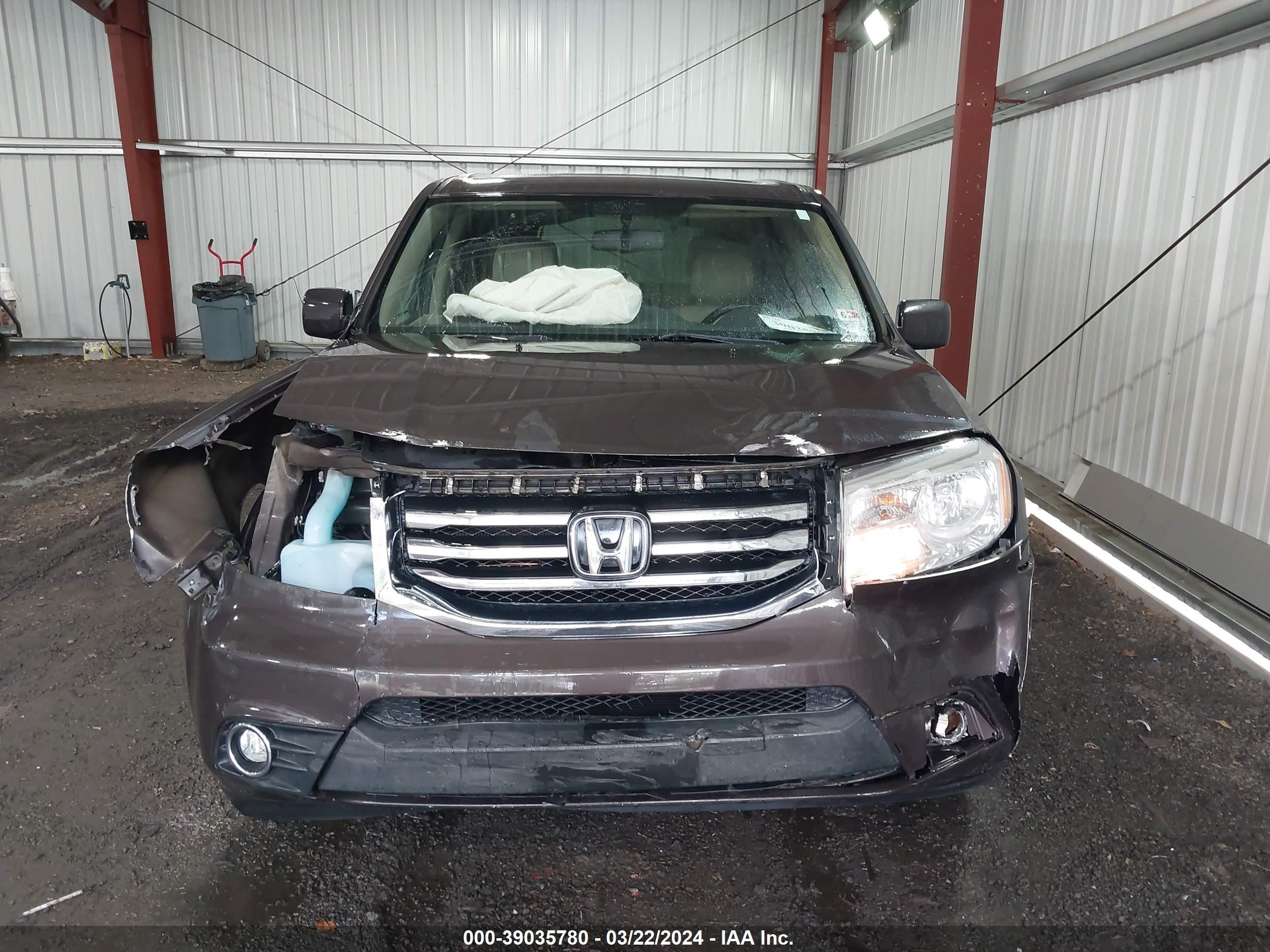 Photo 12 VIN: 5FNYF3H54FB020927 - HONDA PILOT 