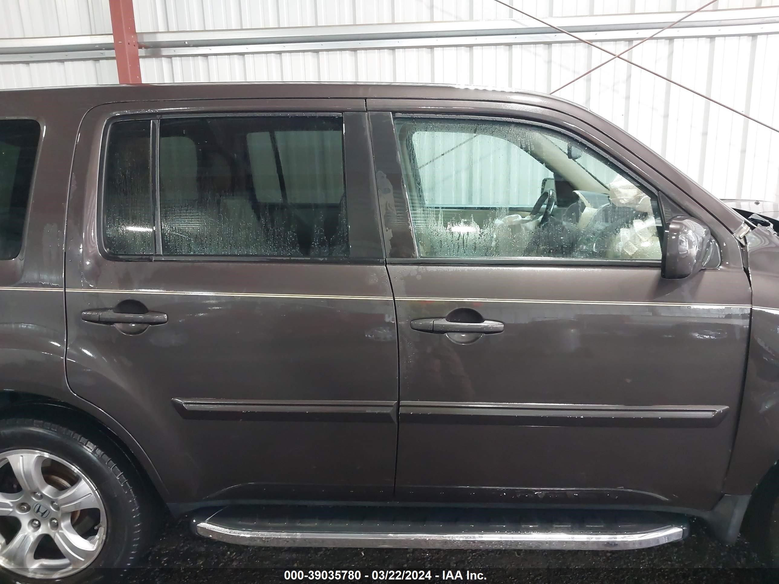 Photo 13 VIN: 5FNYF3H54FB020927 - HONDA PILOT 