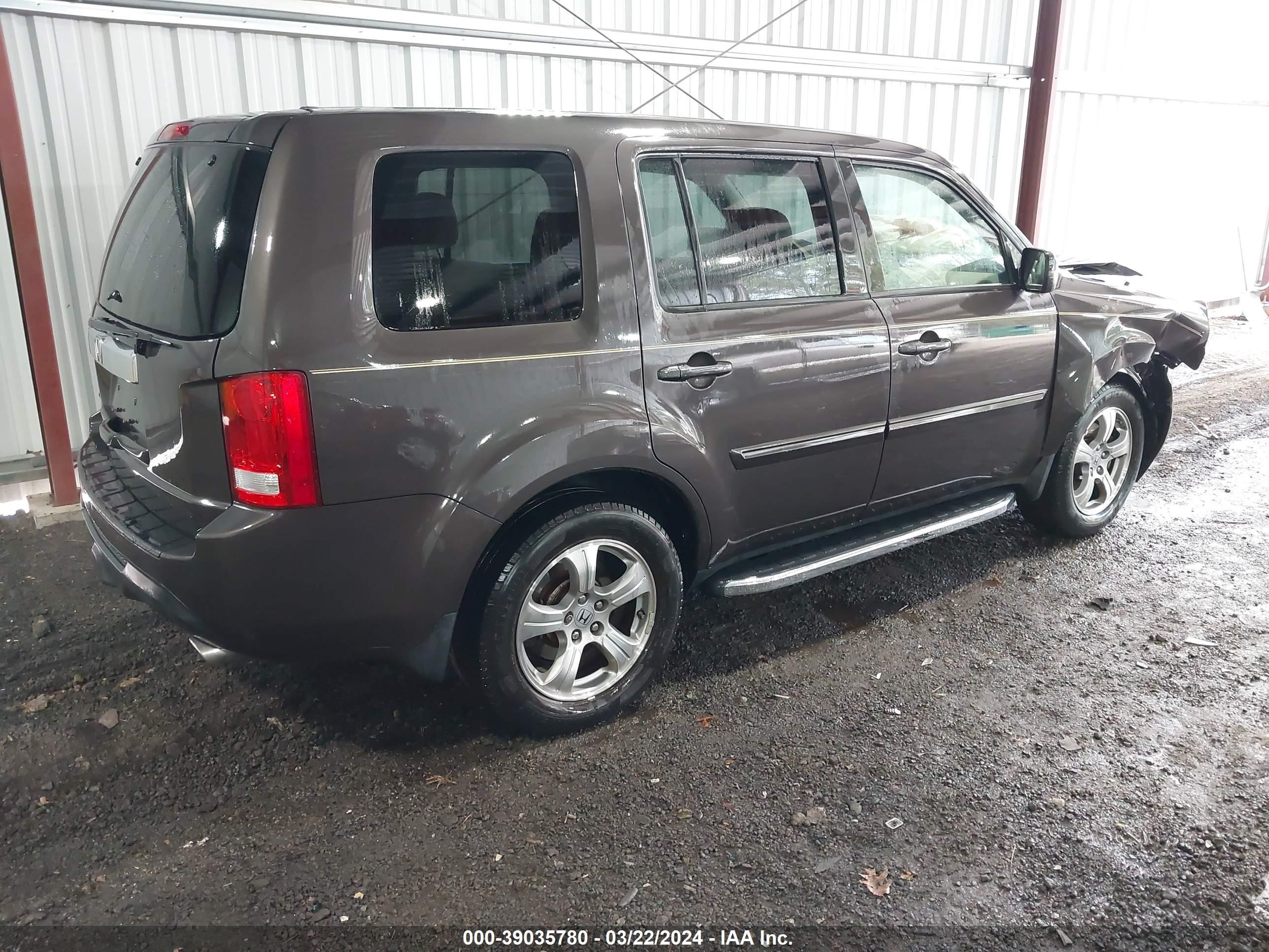 Photo 3 VIN: 5FNYF3H54FB020927 - HONDA PILOT 