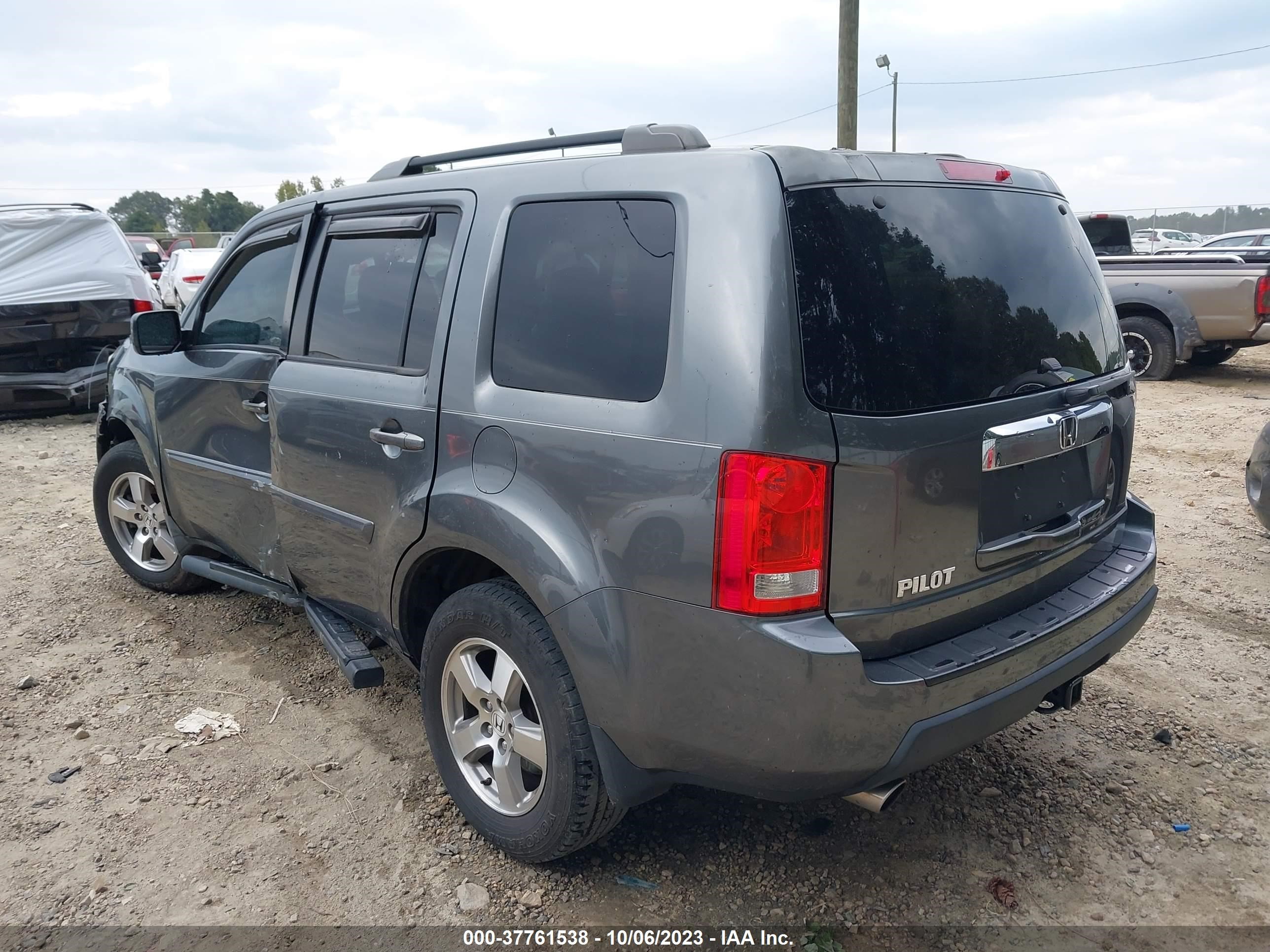 Photo 2 VIN: 5FNYF3H55AB018600 - HONDA PILOT 