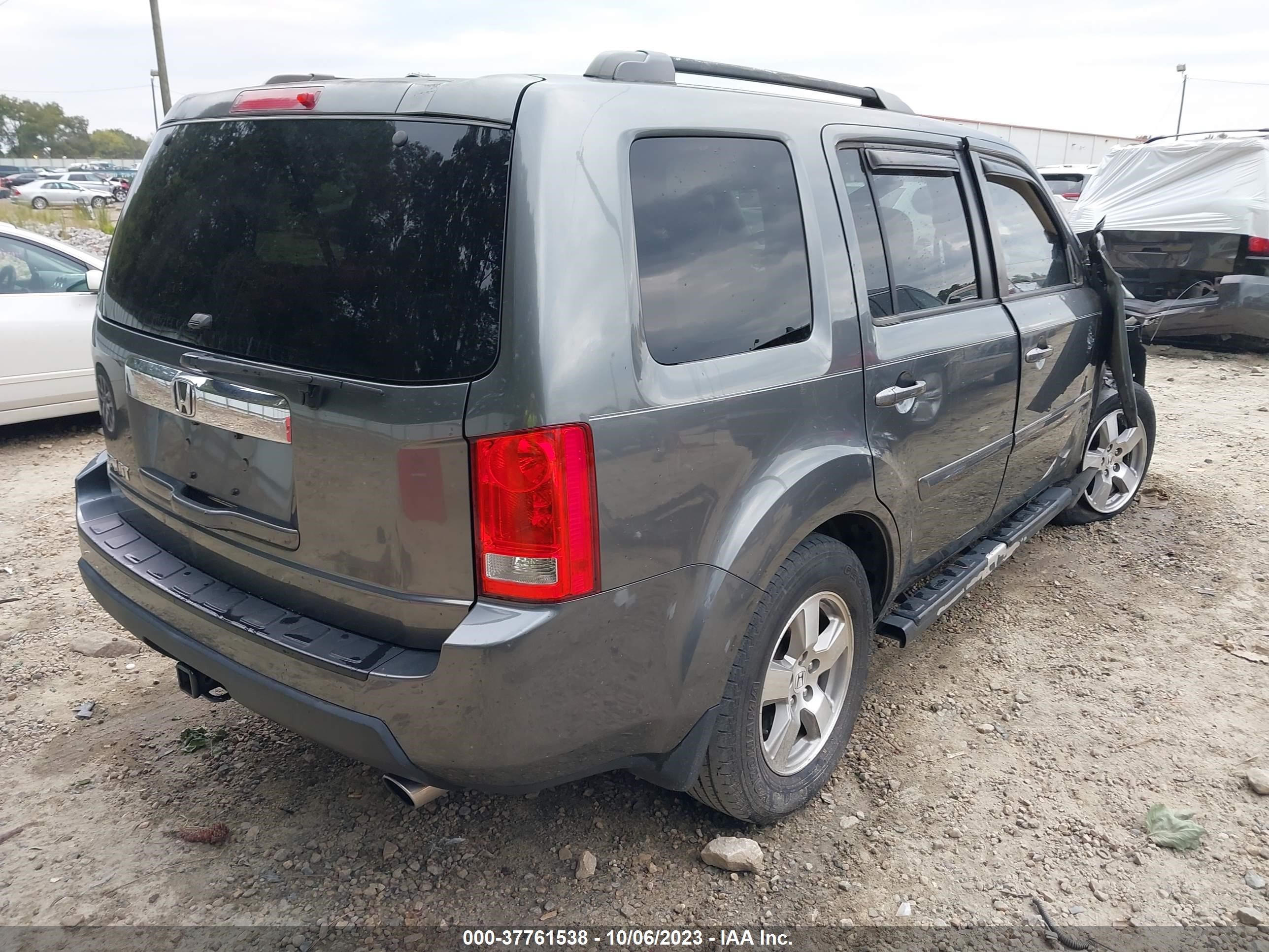 Photo 3 VIN: 5FNYF3H55AB018600 - HONDA PILOT 