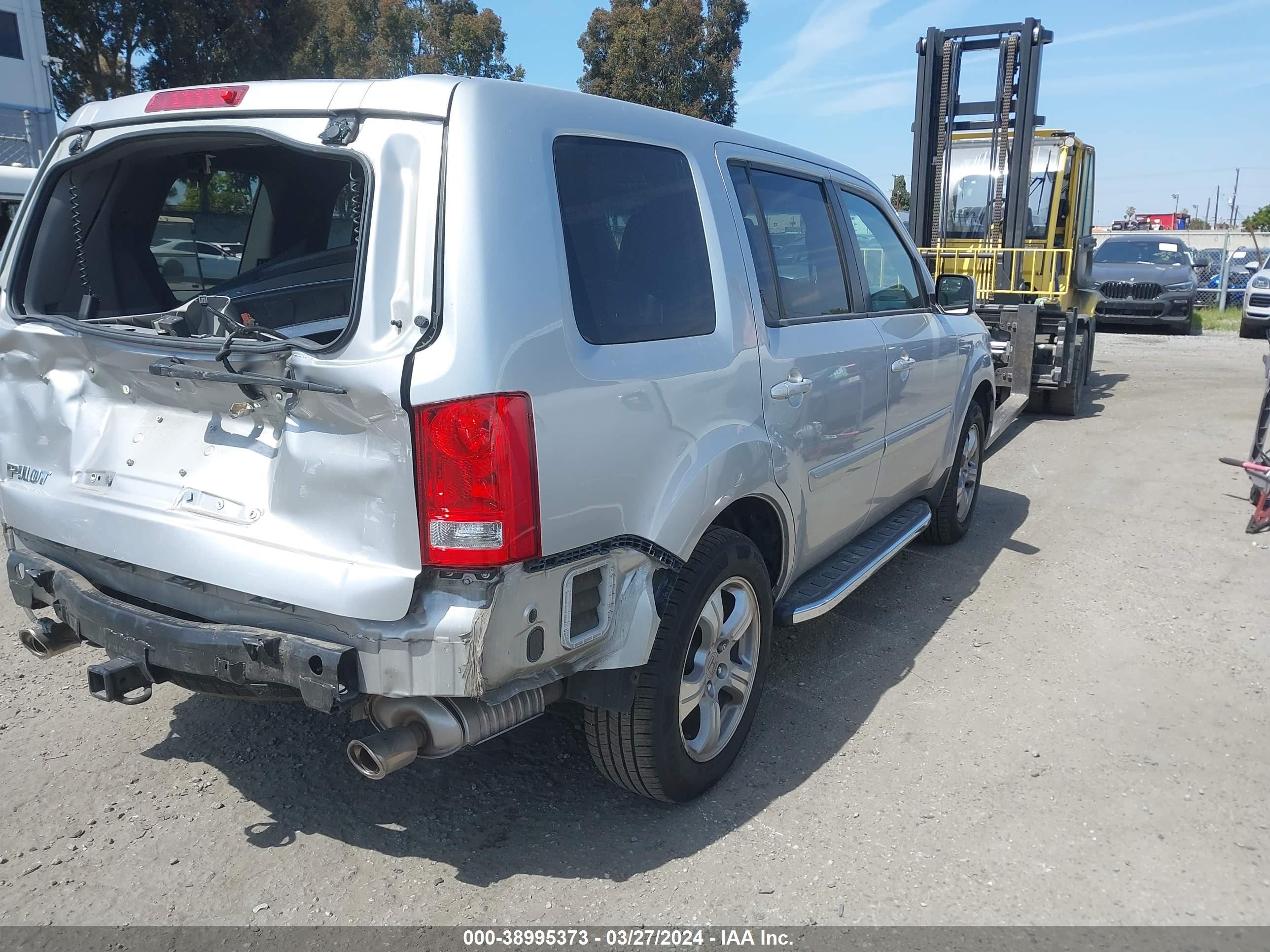 Photo 3 VIN: 5FNYF3H55CB042835 - HONDA PILOT 