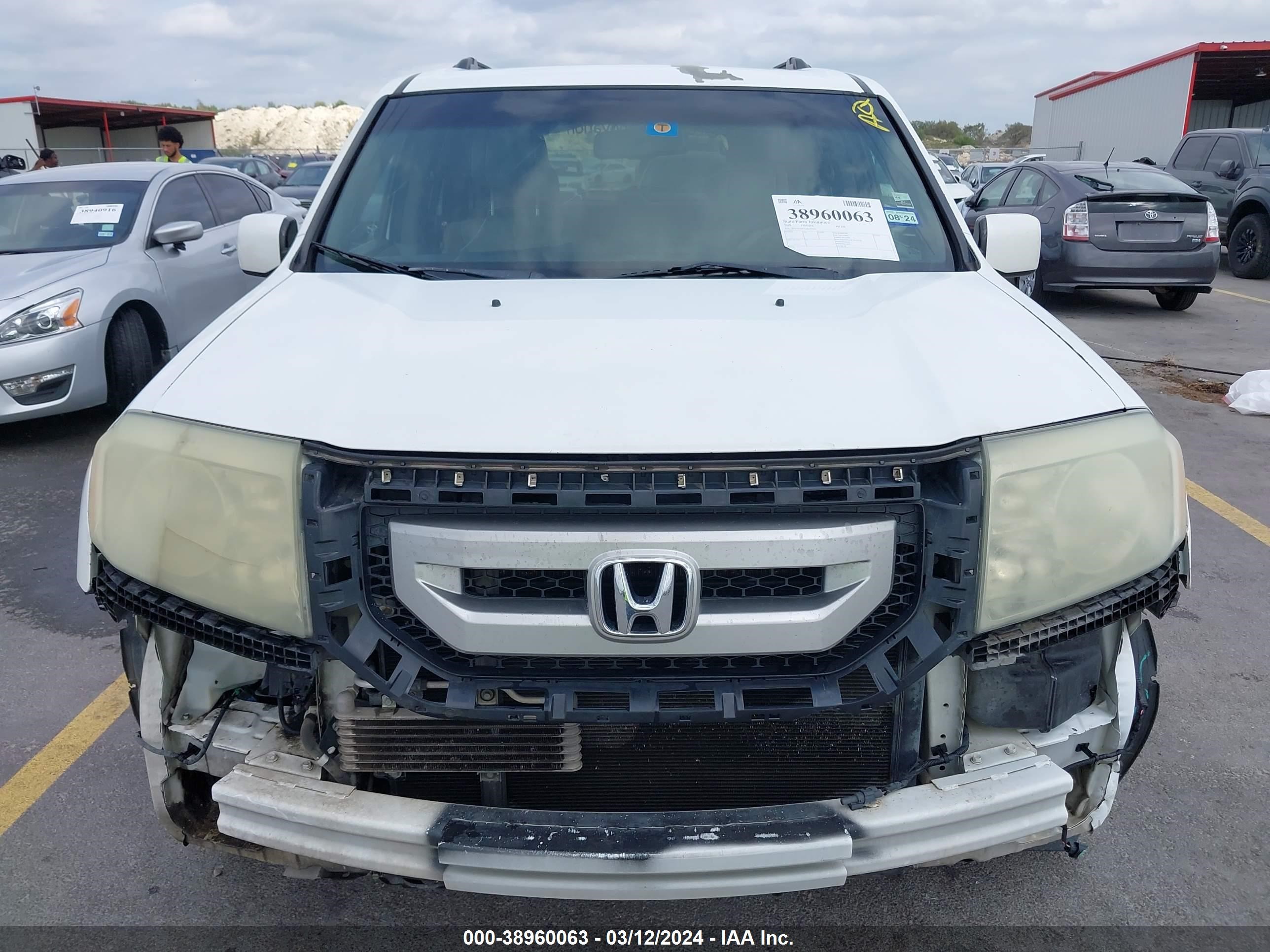 Photo 12 VIN: 5FNYF3H57AB019909 - HONDA PILOT 