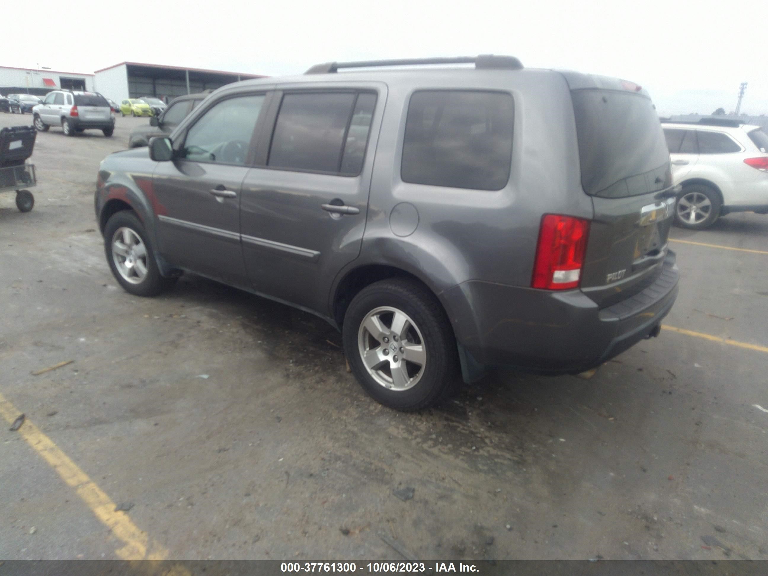 Photo 2 VIN: 5FNYF3H58BB028698 - HONDA PILOT 