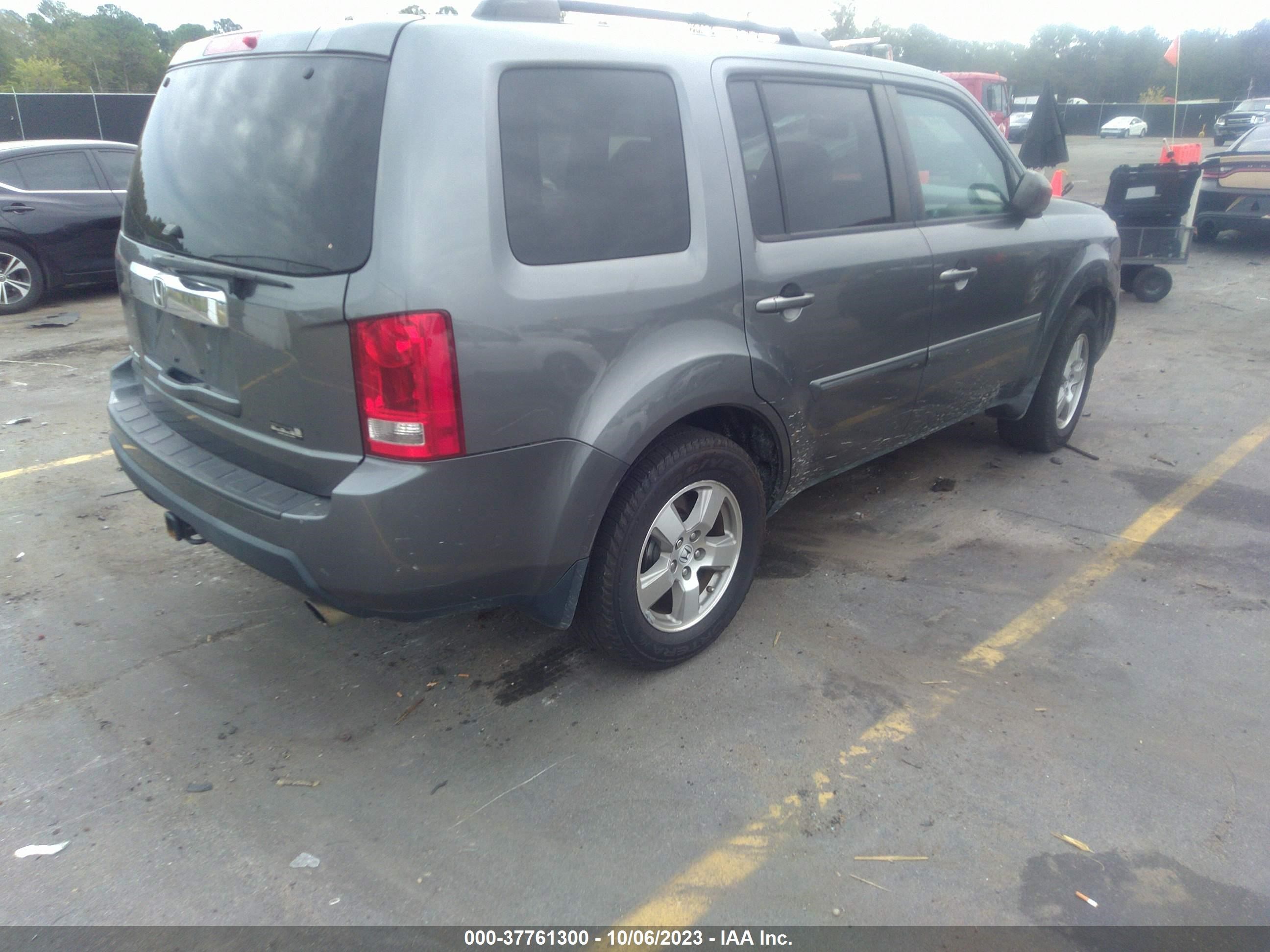 Photo 3 VIN: 5FNYF3H58BB028698 - HONDA PILOT 