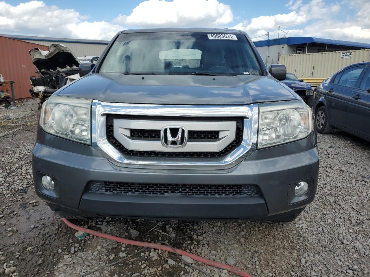 Photo 4 VIN: 5FNYF3H5XBB057216 - HONDA PILOT 