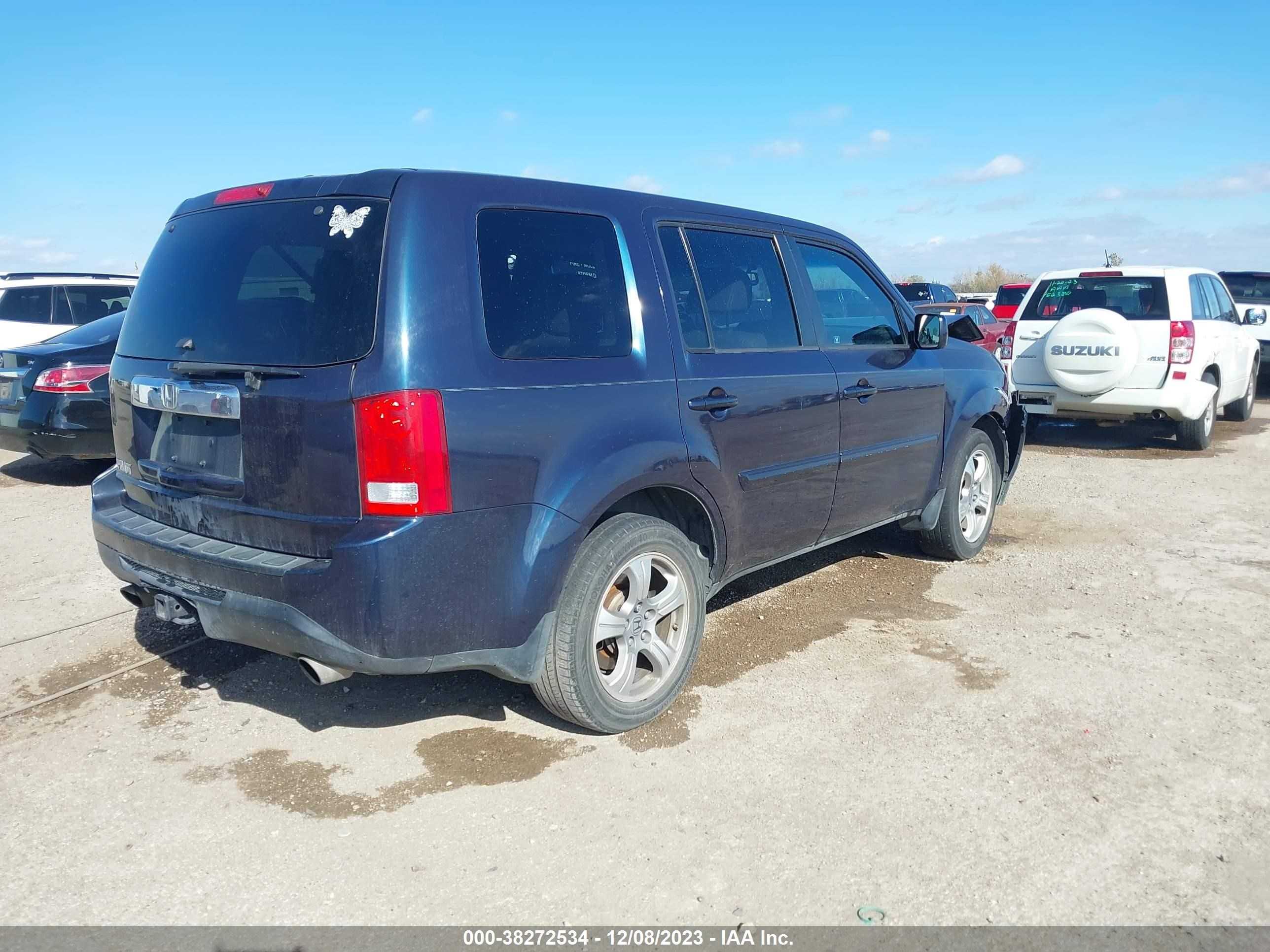 Photo 3 VIN: 5FNYF3H5XCB027862 - HONDA PILOT 